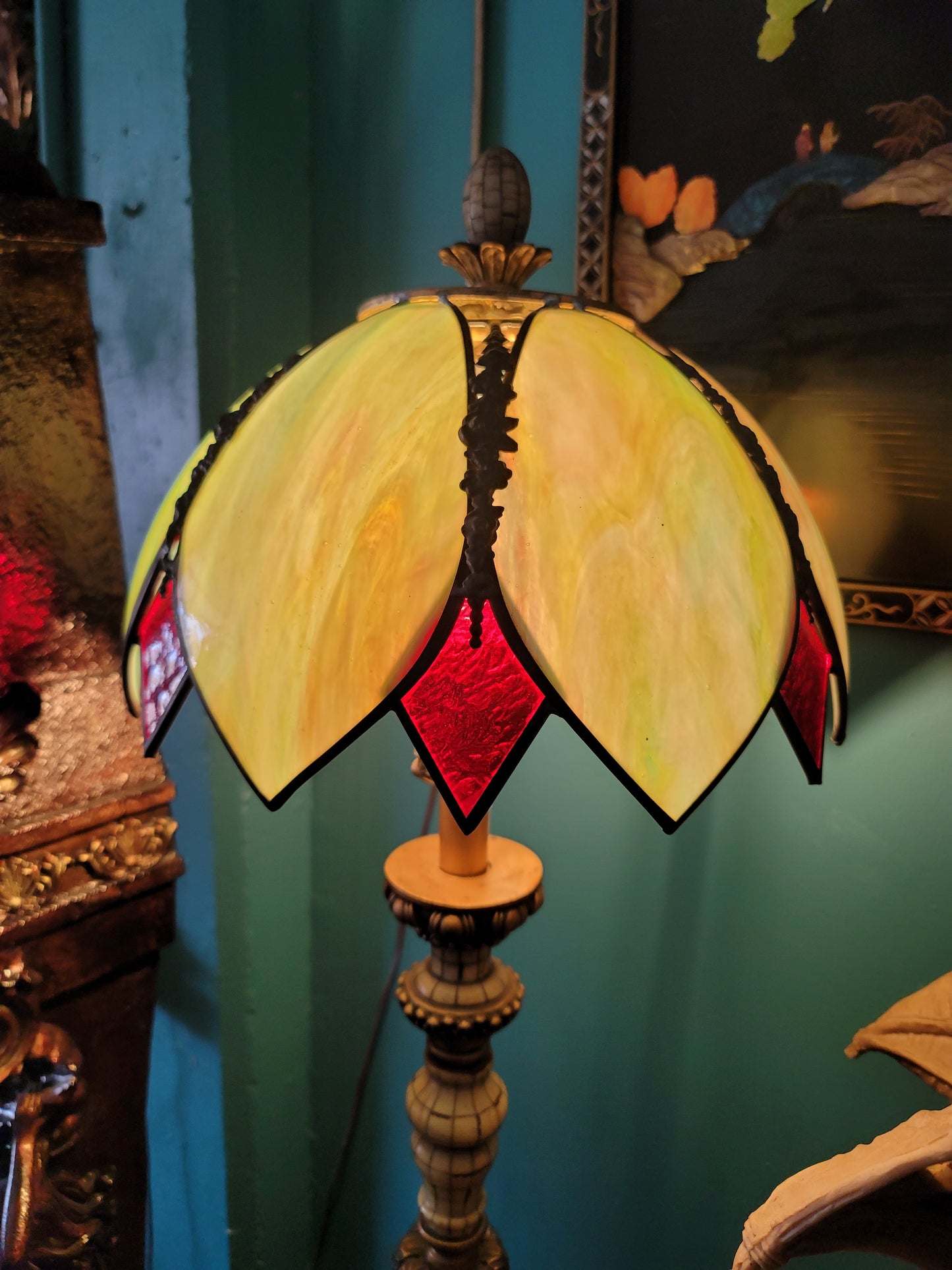 💡Lampara de Vitral con Base Alta: Arte Luminoso y Sofisticación Atemporal💡
