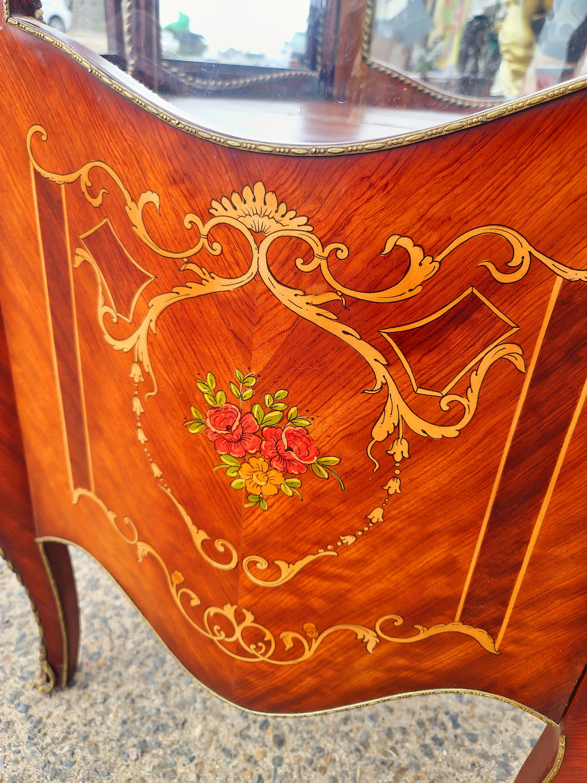 Exquisita Vitrina Francesa de Epoca | Disponible en Rosarito Antiques 🇫🇷