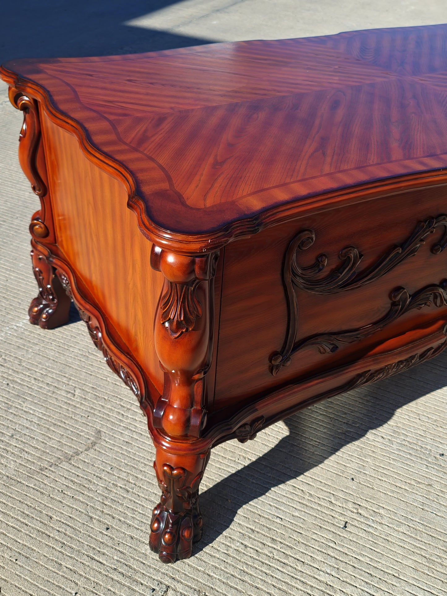 ✨Escritorio de Madera - Elegancia Clásica en Rosarito Antiques✨