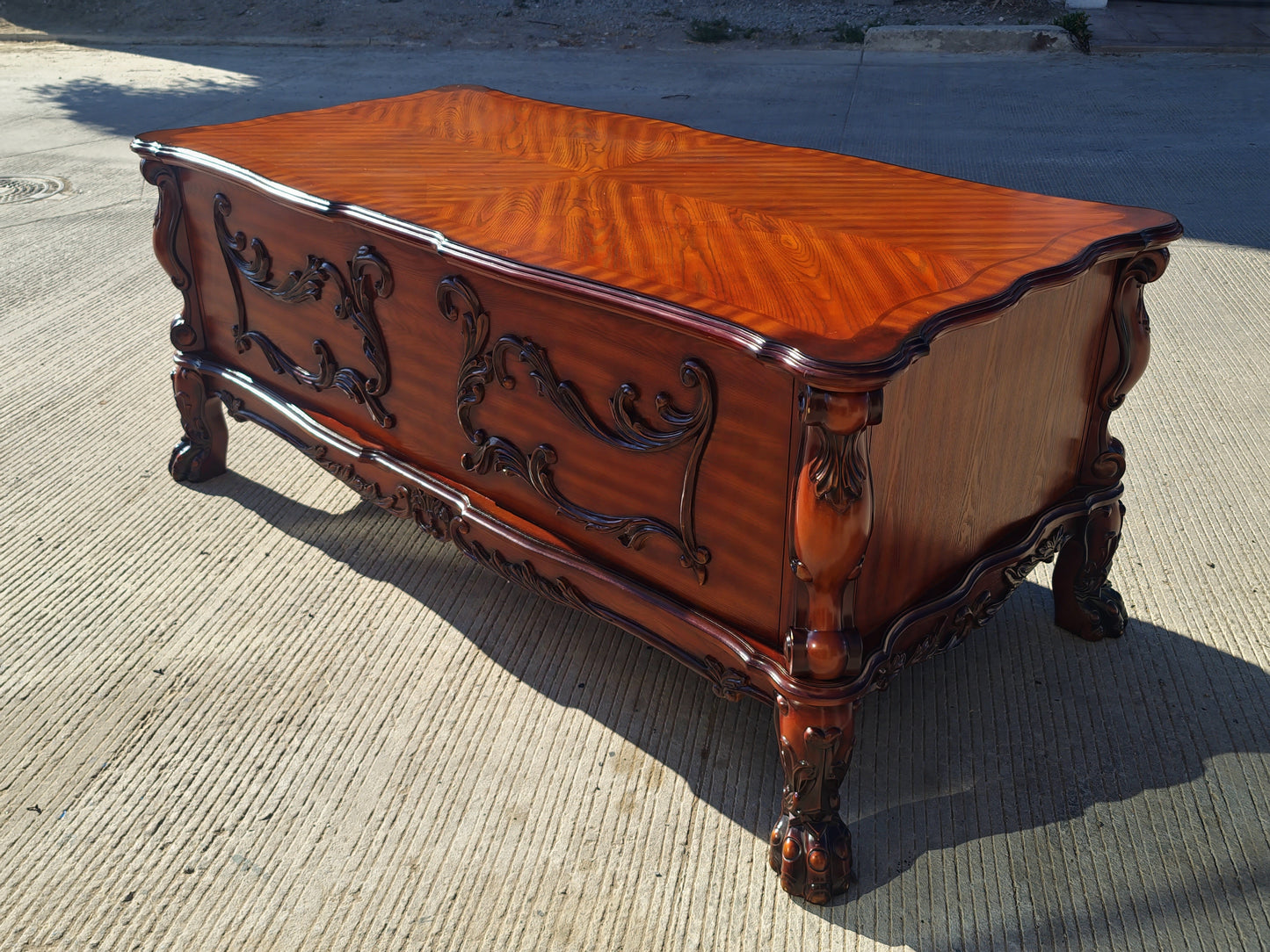 ✨Escritorio de Madera - Elegancia Clásica en Rosarito Antiques✨