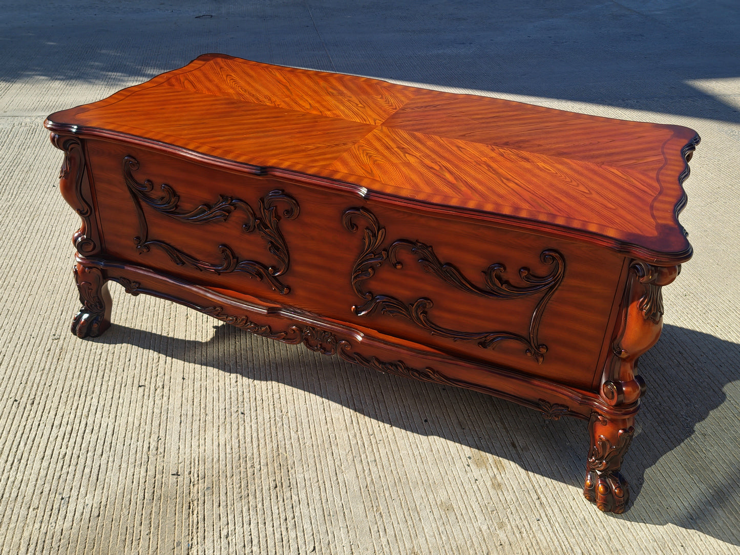 ✨Escritorio de Madera - Elegancia Clásica en Rosarito Antiques✨