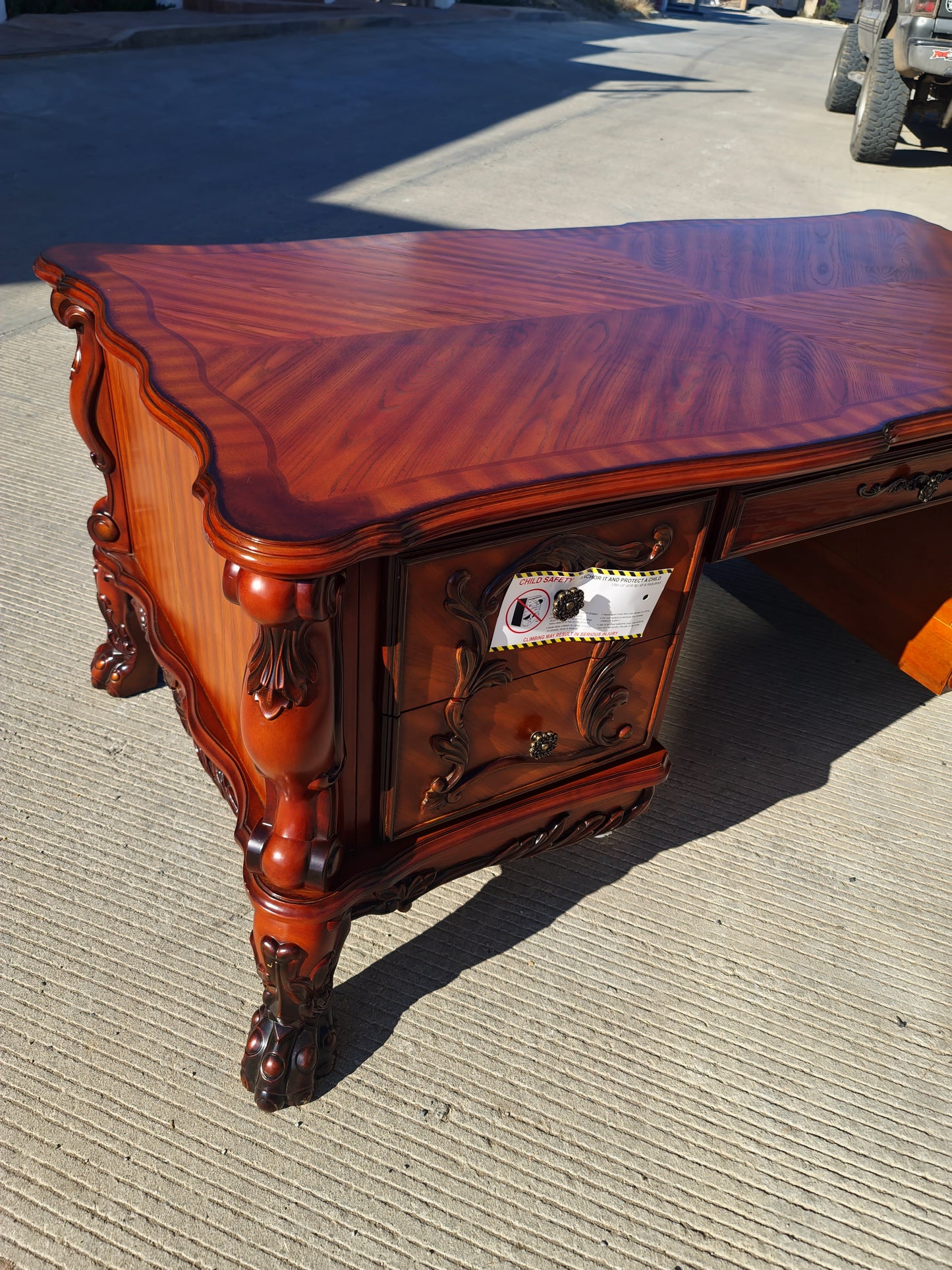 ✨Escritorio de Madera - Elegancia Clásica en Rosarito Antiques✨