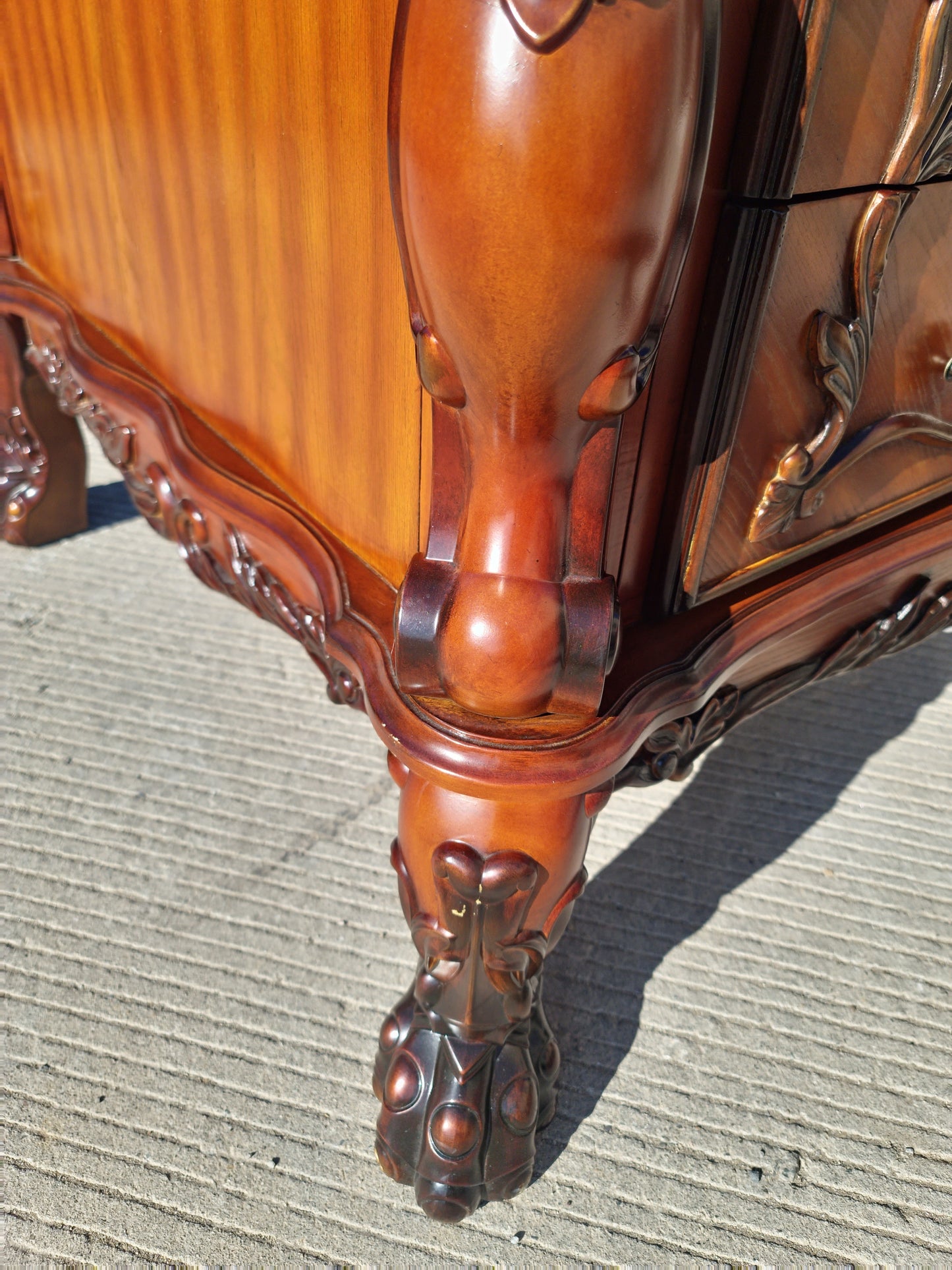 ✨Escritorio de Madera - Elegancia Clásica en Rosarito Antiques✨