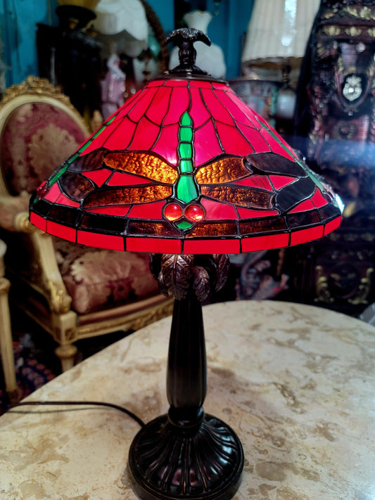 🌟✨Lampara Tiffany con Vitrales Rojos y Decoración de Libélulas🏡💡