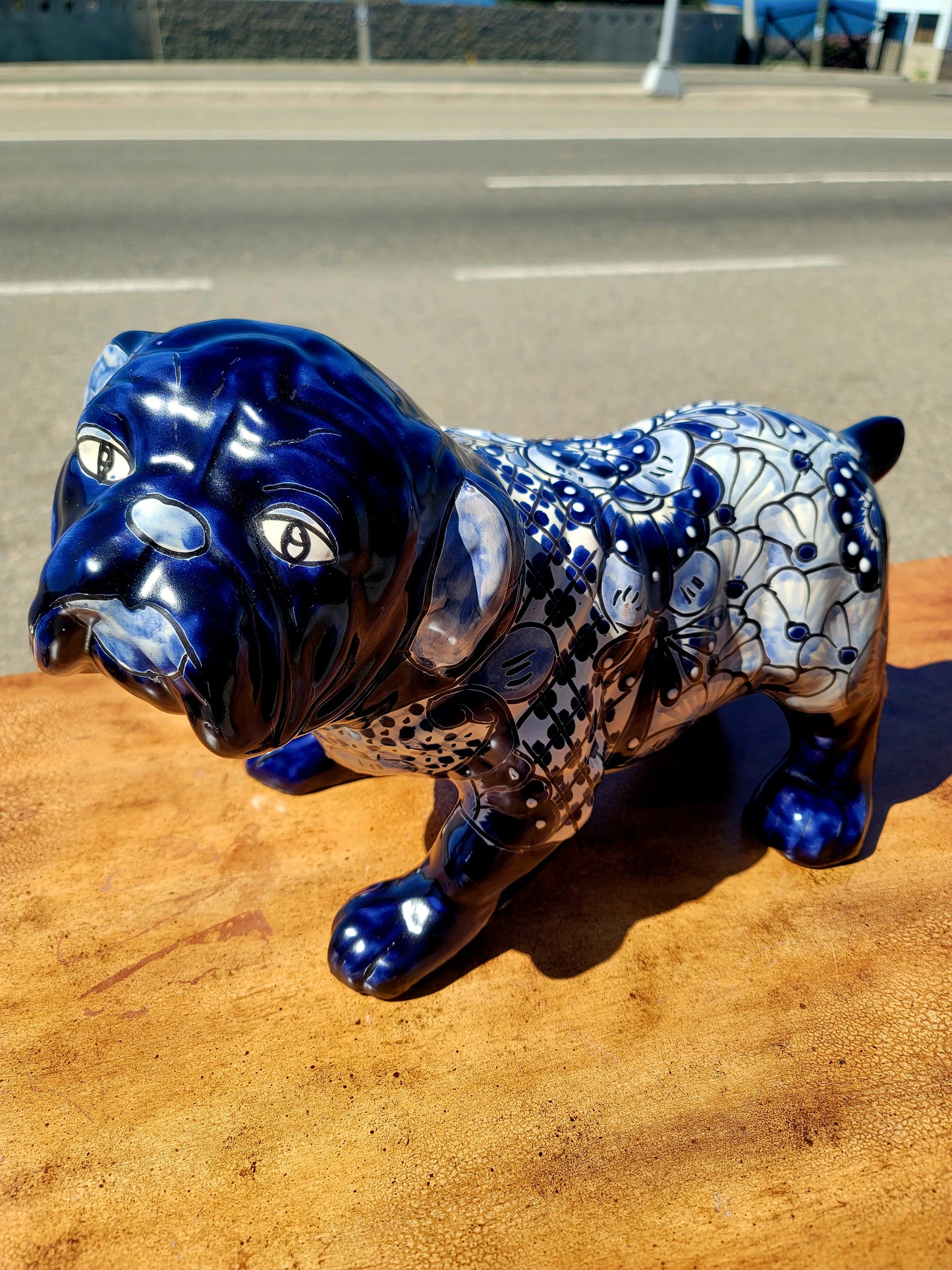 ✨ Una Joya en Talavera: Elegante Figura de Perrito ✨