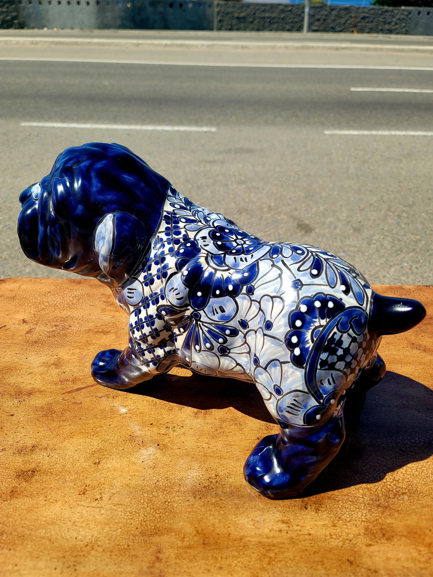 ✨ Una Joya en Talavera: Elegante Figura de Perrito ✨