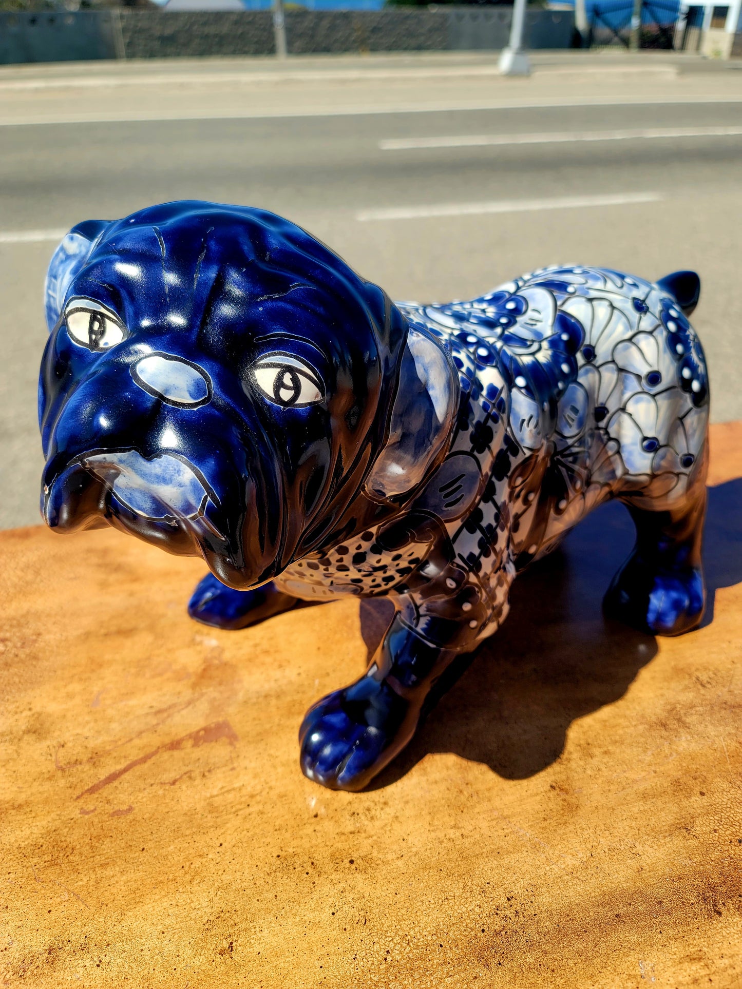 ✨ Una Joya en Talavera: Elegante Figura de Perrito ✨