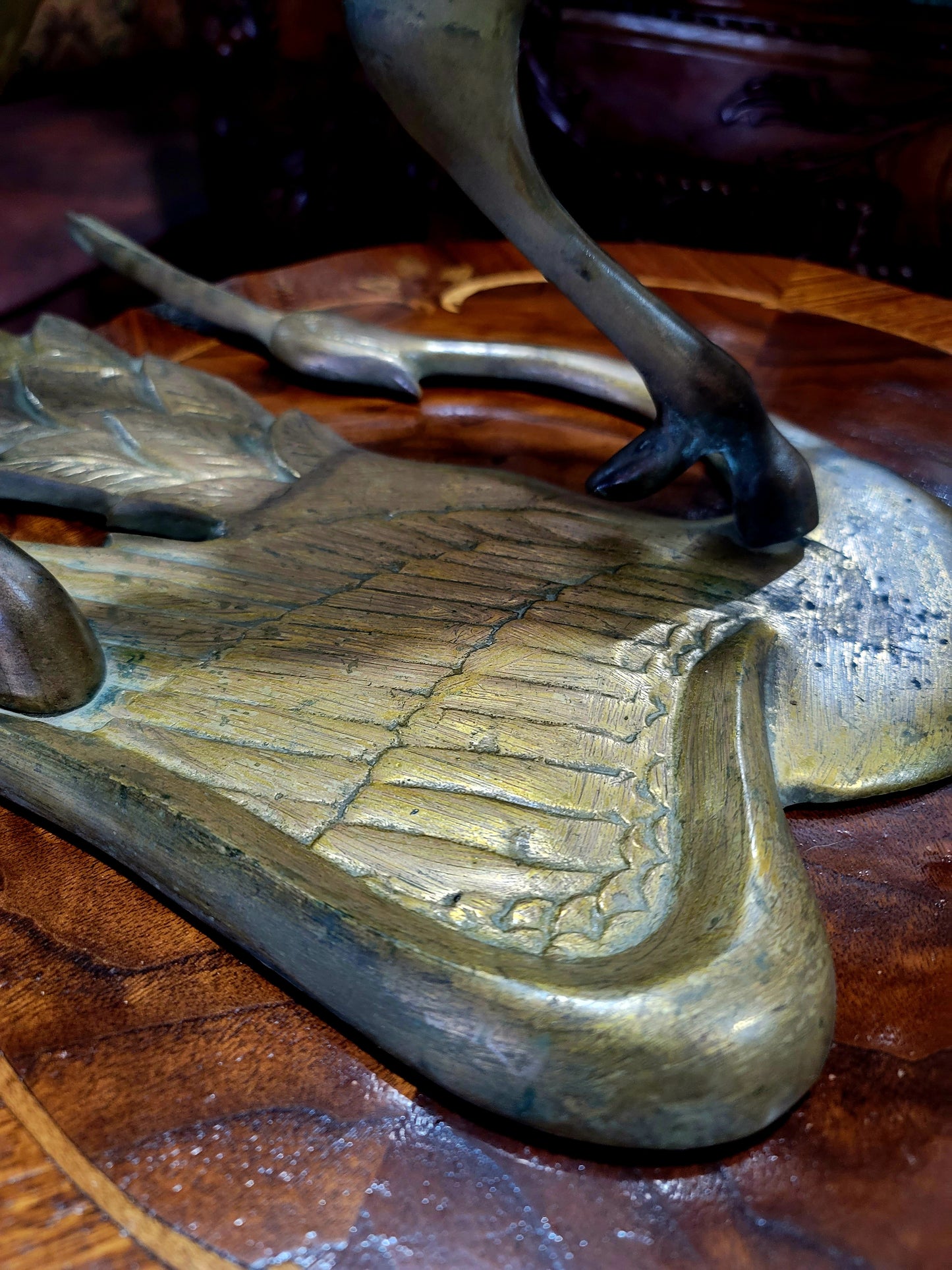 🐴 Majestuosa Escultura de Caballo en Bronce con Base Decorativa de Garza 🦢