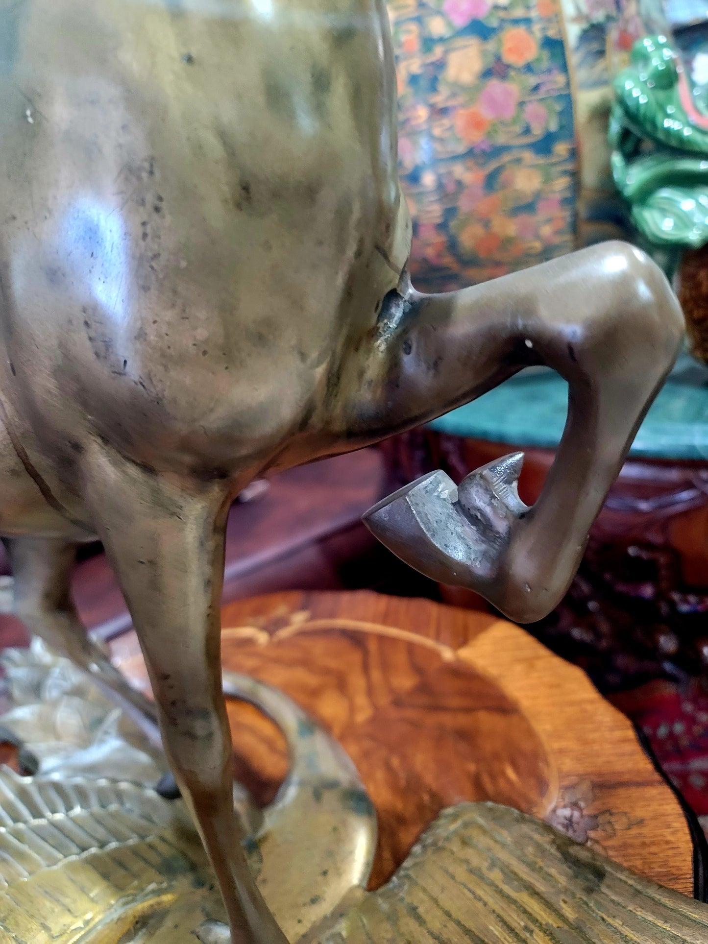🐴 Majestuosa Escultura de Caballo en Bronce con Base Decorativa de Garza 🦢