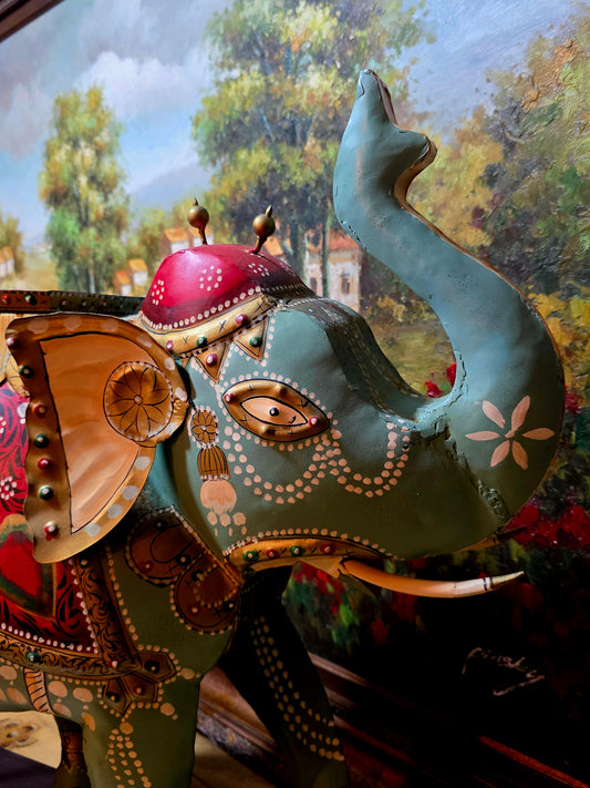 💚🐘💚 Elefante Decorativo de Metal Pintado A Mano – Arte Único en Rosarito Antiques 💚🐘💚