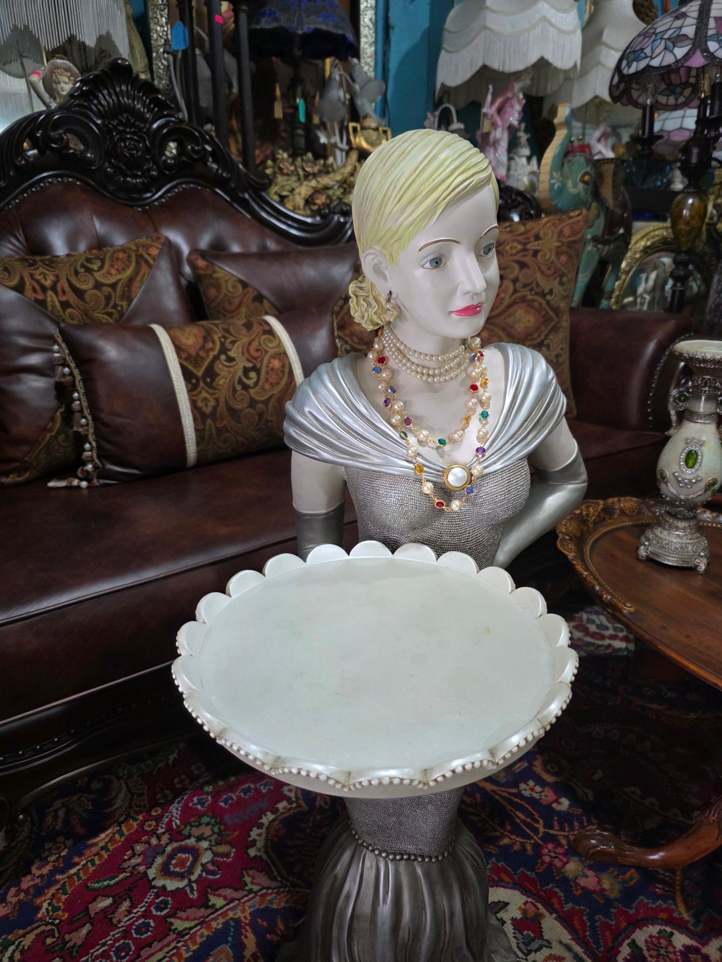 ✨ Elegant Decorative Sculptures – Exclusive Pair at Rosarito Antiques ✨