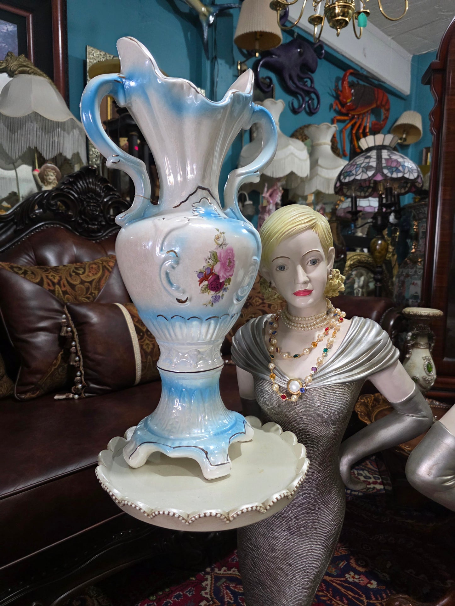 ✨ Elegant Decorative Sculptures – Exclusive Pair at Rosarito Antiques ✨