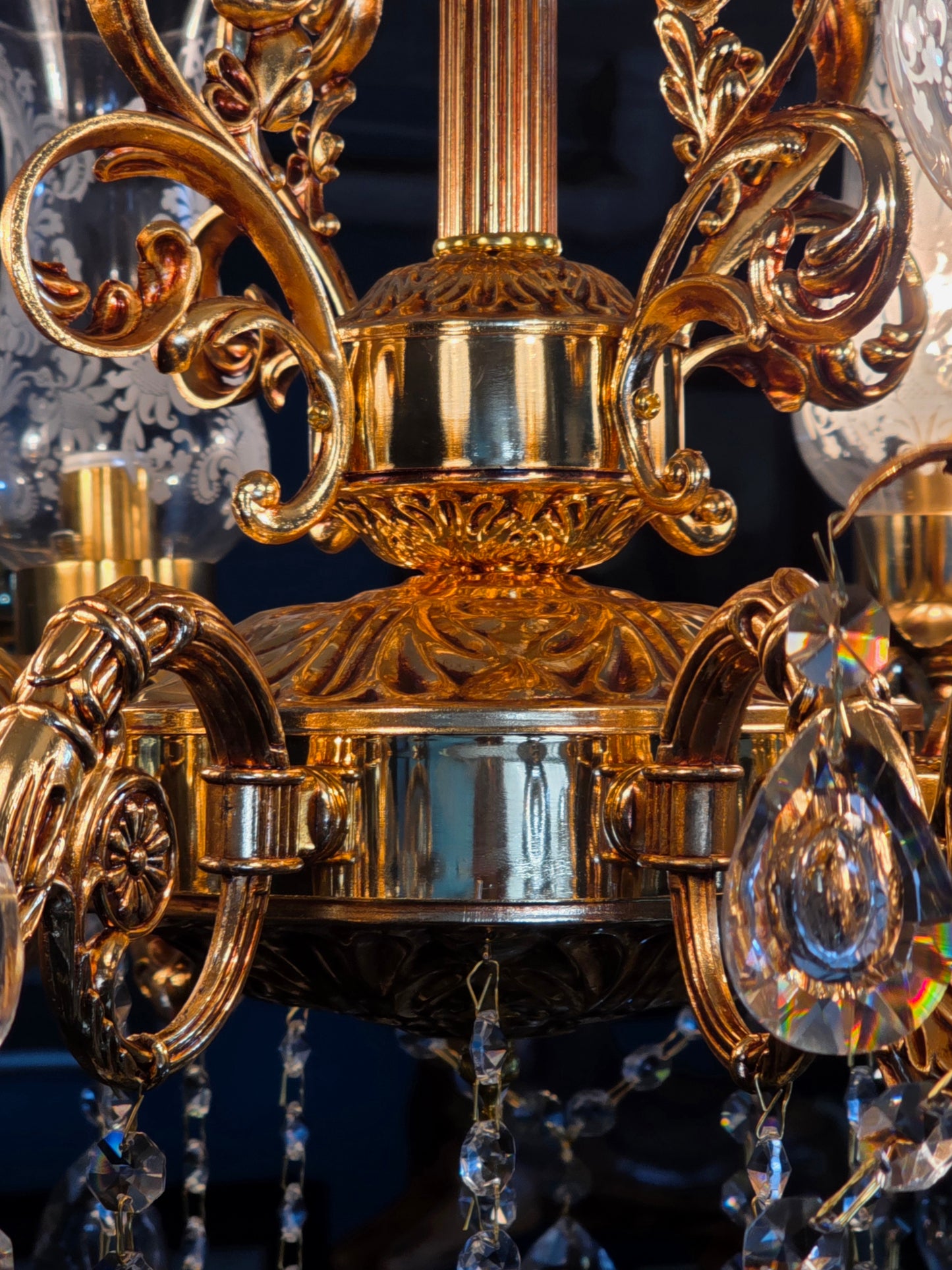 🔱✨ Ilumina tu espacio con este majestuoso candil de 8 brazos ✨ 🔱