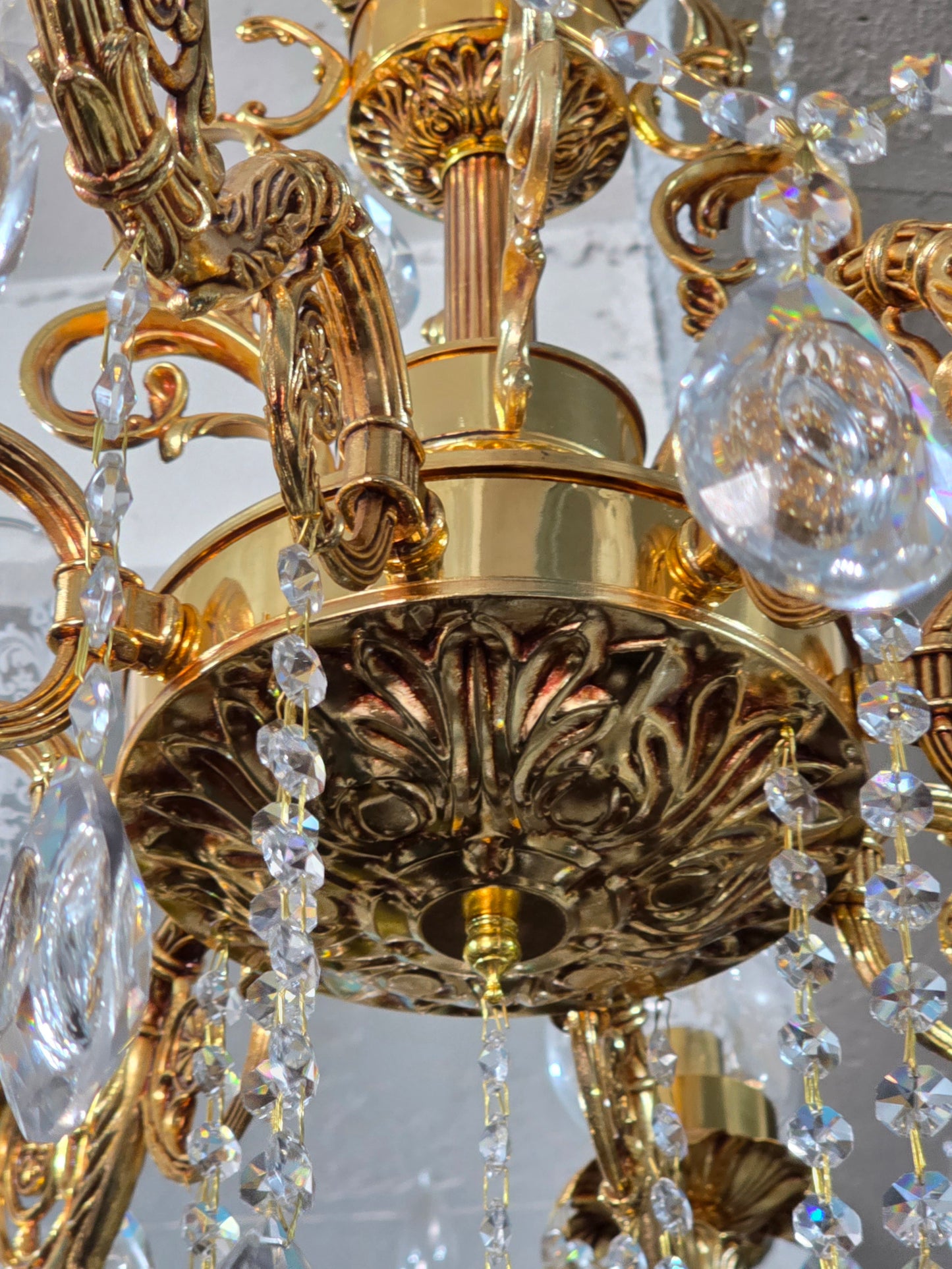 🔱✨ Ilumina tu espacio con este majestuoso candil de 8 brazos ✨ 🔱
