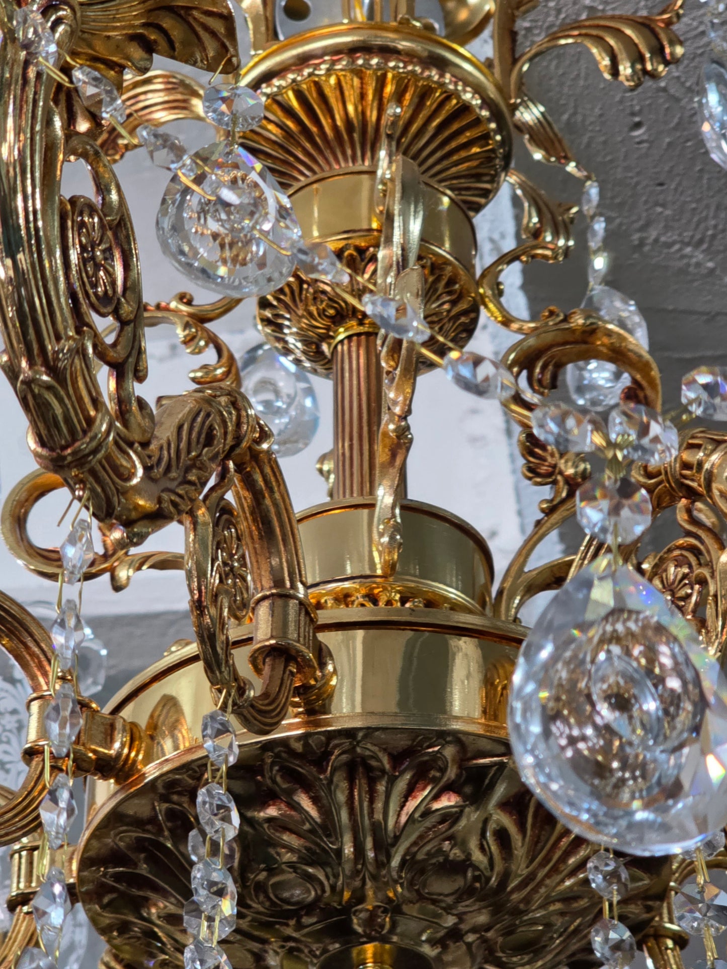🔱✨ Ilumina tu espacio con este majestuoso candil de 8 brazos ✨ 🔱