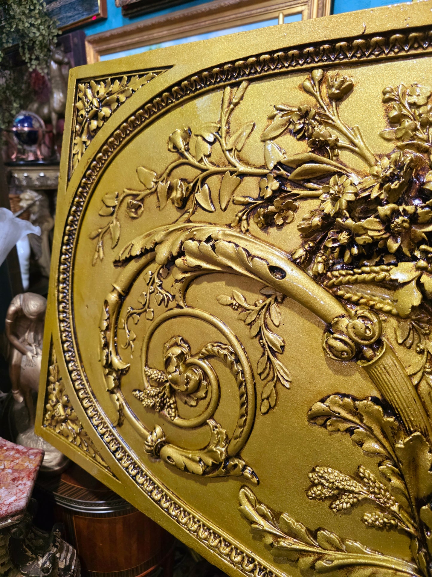🌺 Vintage Painting with Aged Gold Relief – Monumental Decorative Piece🖌️🎨