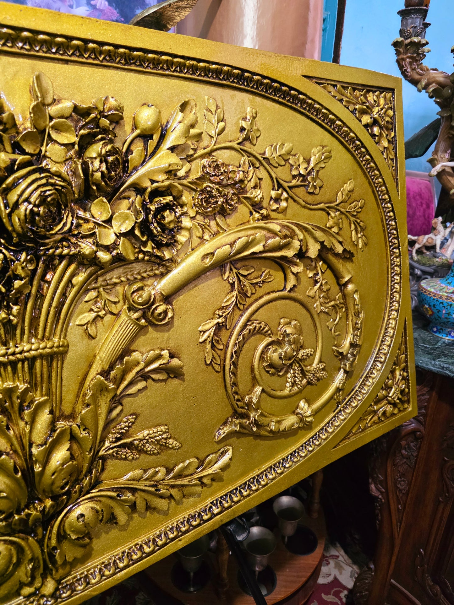 🌺 Vintage Painting with Aged Gold Relief – Monumental Decorative Piece🖌️🎨