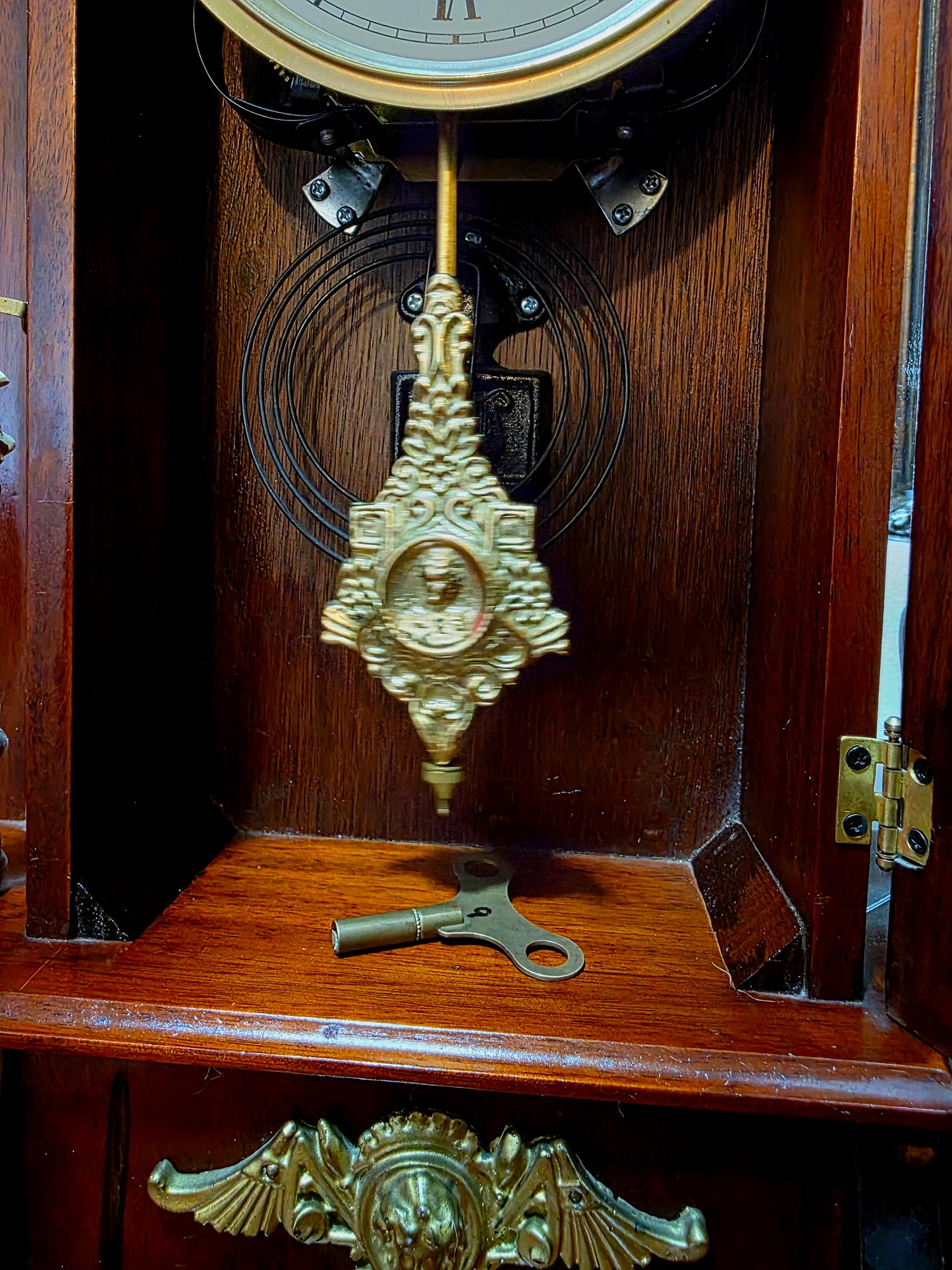 🕰️ Reloj Mecánico Westminster – Elegancia Atemporal en Rosarito Antiques 🕰️