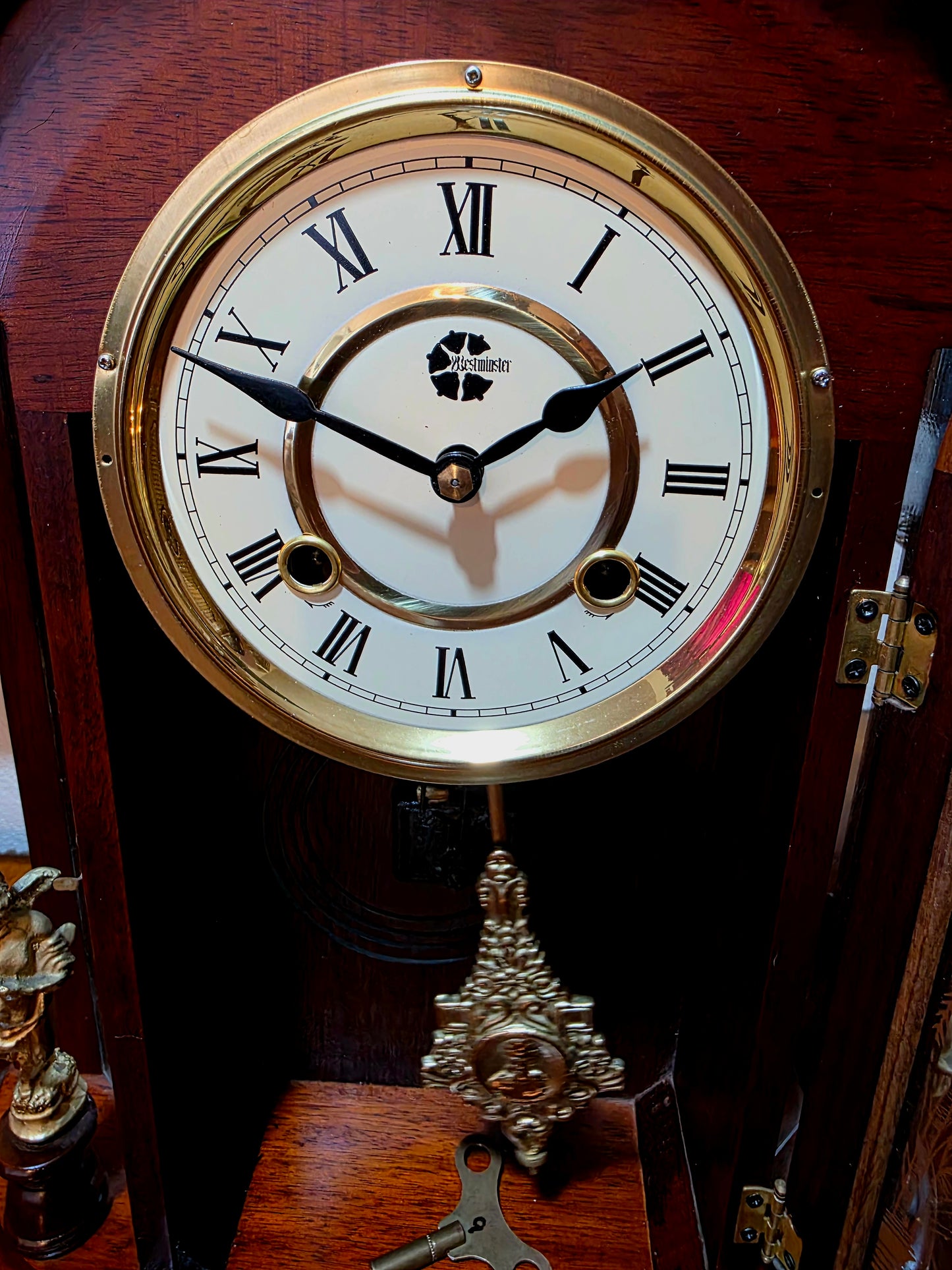 🕰️ Reloj Mecánico Westminster – Elegancia Atemporal en Rosarito Antiques 🕰️