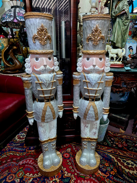 🎄❄️🎄 Soldados Navideños de Resina Fundida – Elegancia Festiva en Gran Escala 🎄❄️🎄