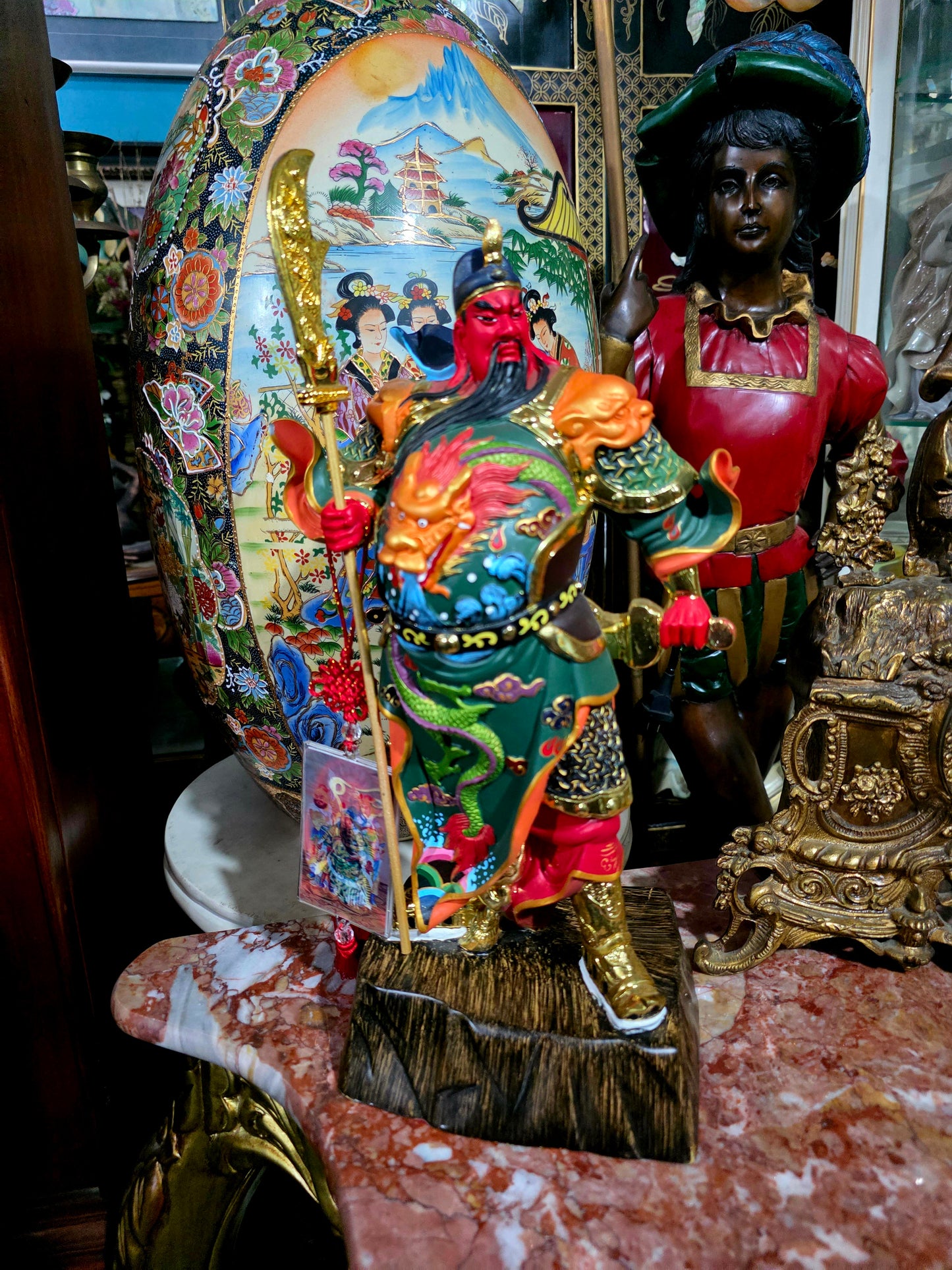 ✨ Estatua de Guan Yu – Dios de la Riqueza y la Fortuna ✨