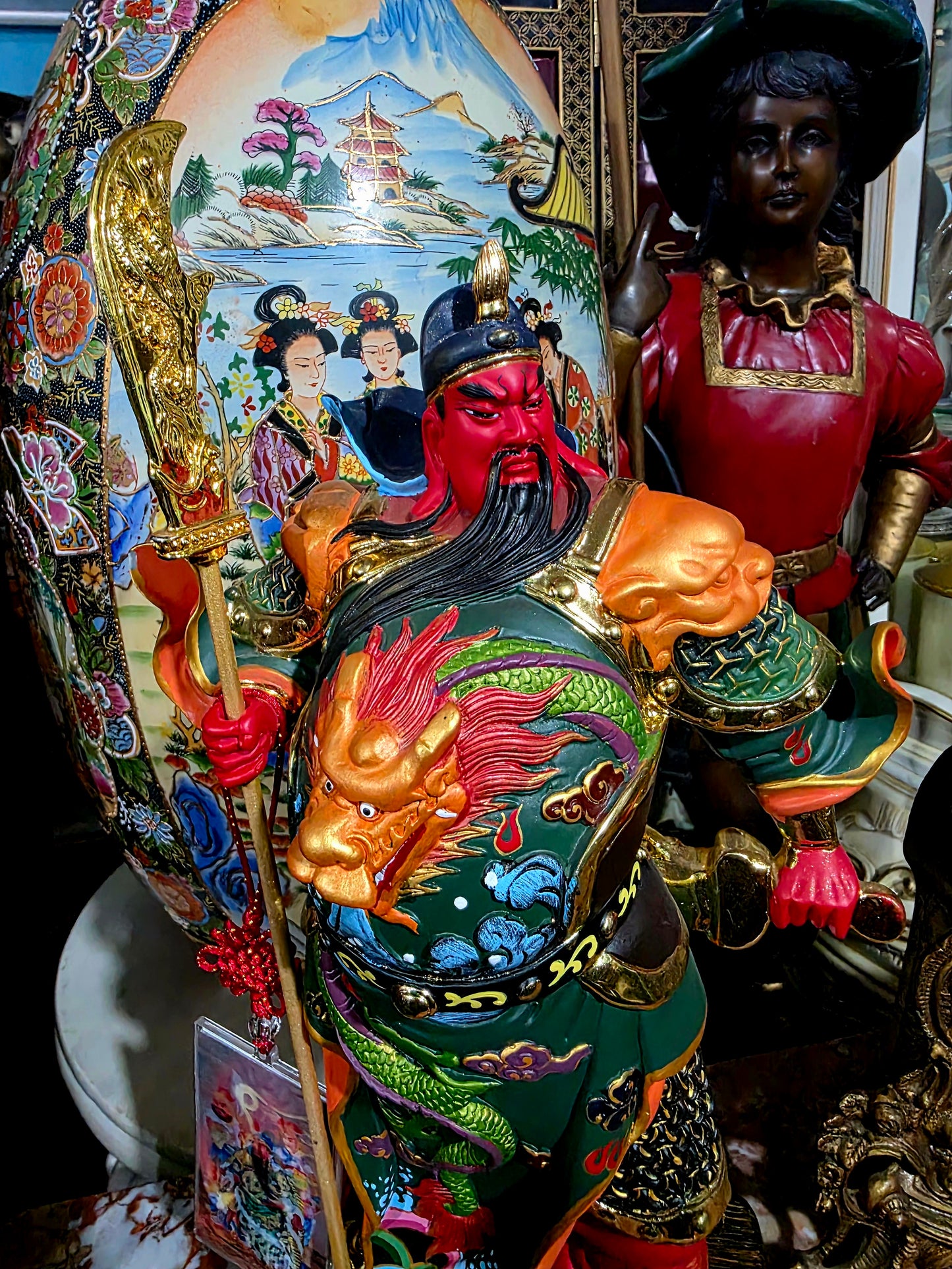 ✨ Estatua de Guan Yu – Dios de la Riqueza y la Fortuna ✨