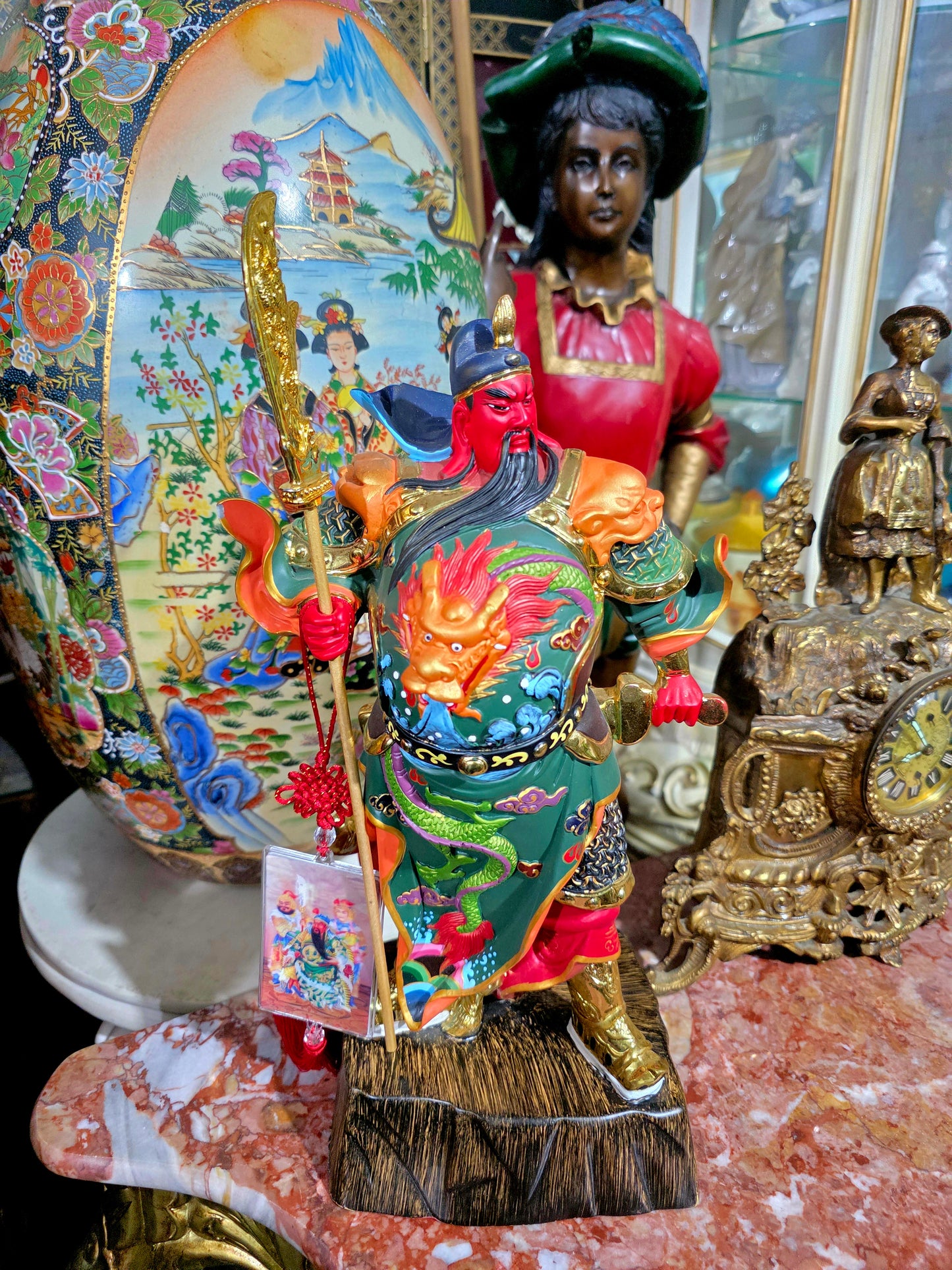 ✨ Estatua de Guan Yu – Dios de la Riqueza y la Fortuna ✨