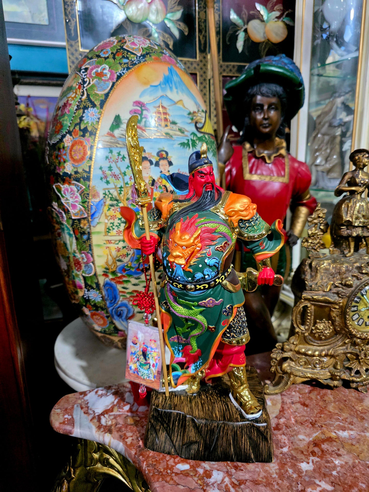 ✨ Estatua de Guan Yu – Dios de la Riqueza y la Fortuna ✨