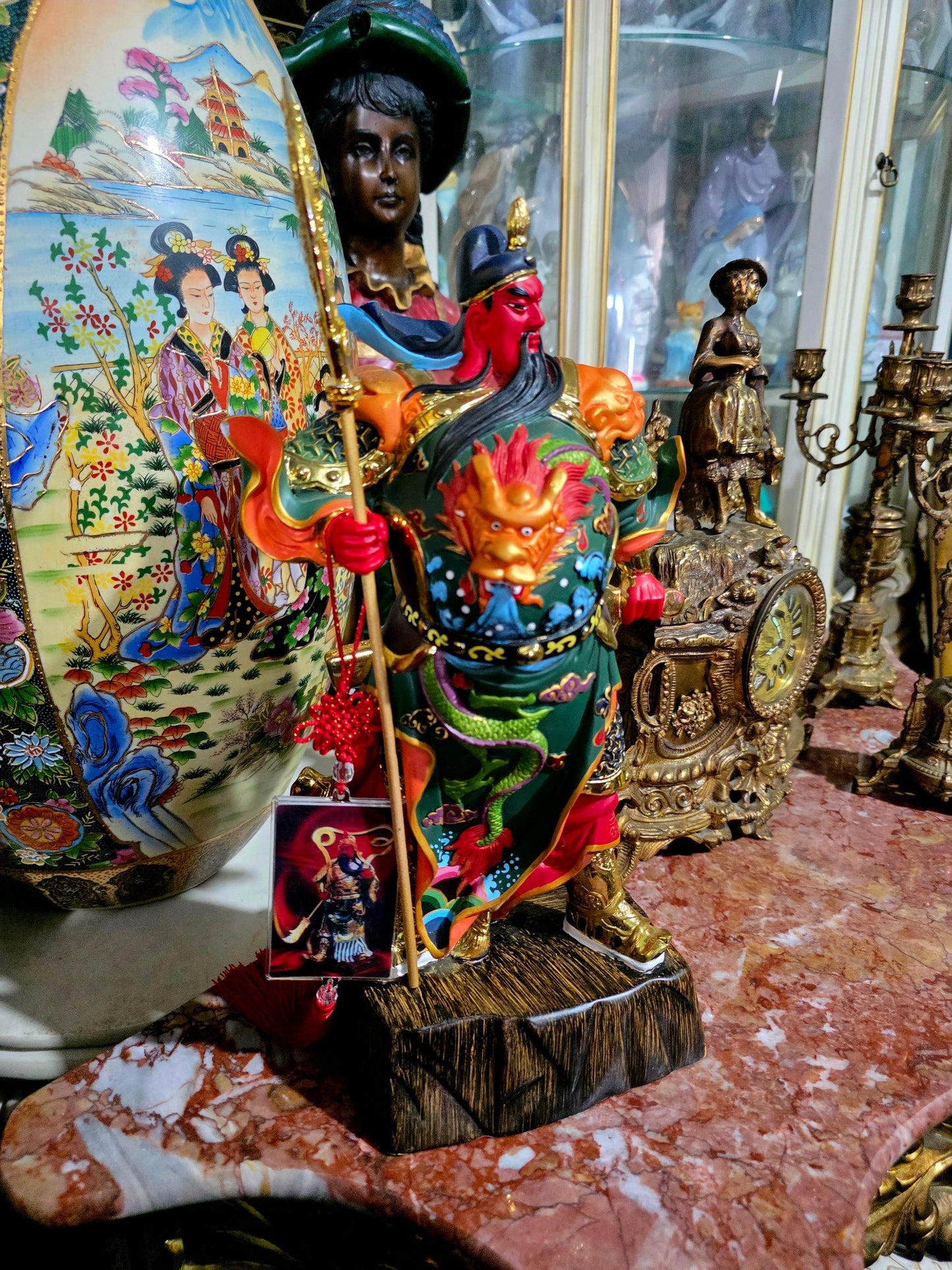 ✨ Estatua de Guan Yu – Dios de la Riqueza y la Fortuna ✨