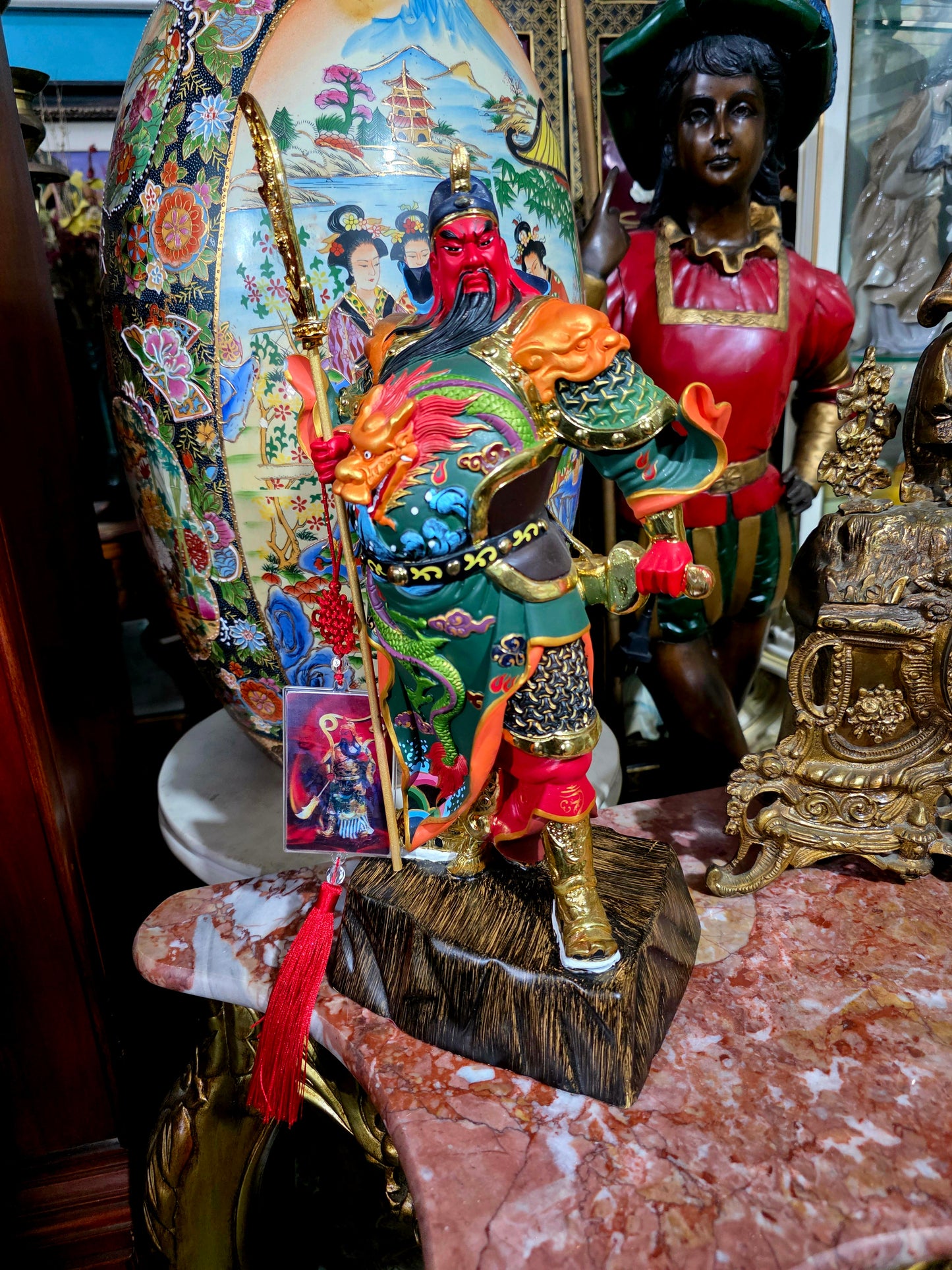 ✨ Estatua de Guan Yu – Dios de la Riqueza y la Fortuna ✨