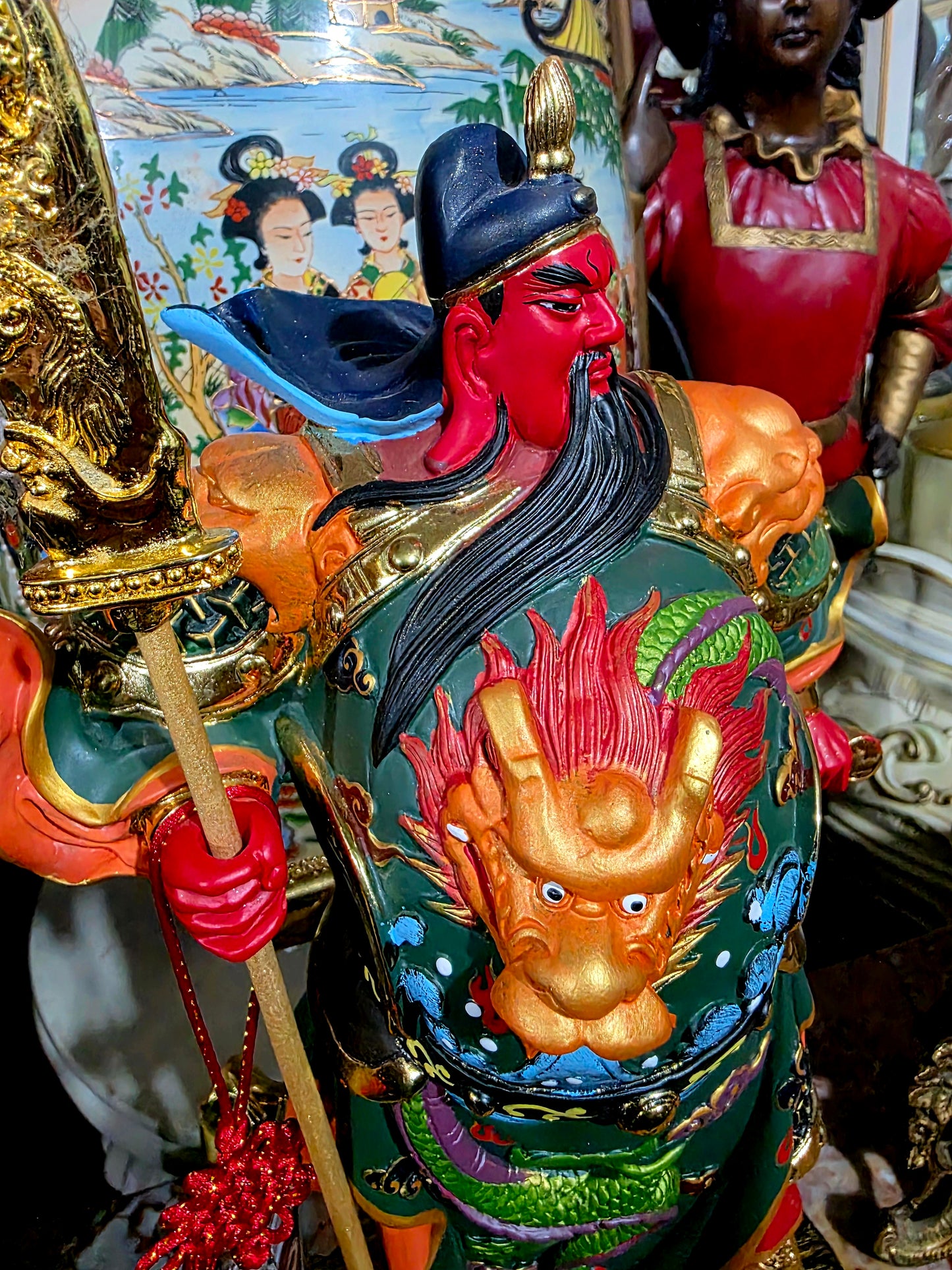 ✨ Estatua de Guan Yu – Dios de la Riqueza y la Fortuna ✨