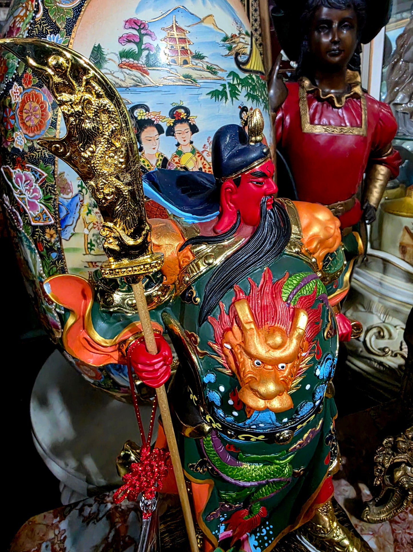 ✨ Estatua de Guan Yu – Dios de la Riqueza y la Fortuna ✨