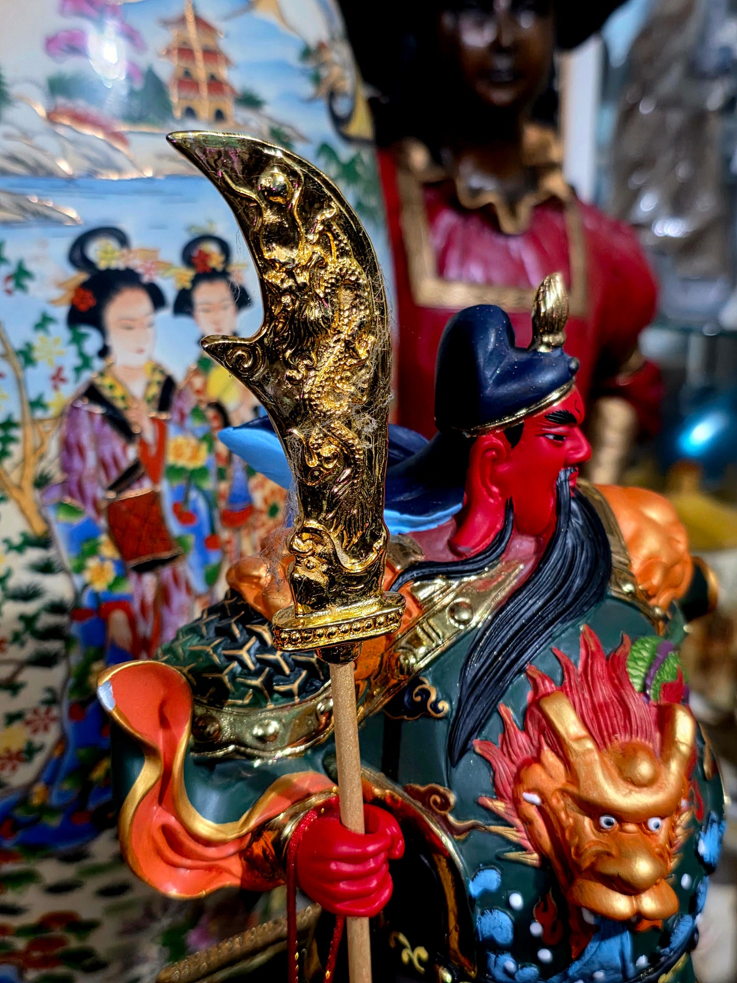 ✨ Estatua de Guan Yu – Dios de la Riqueza y la Fortuna ✨