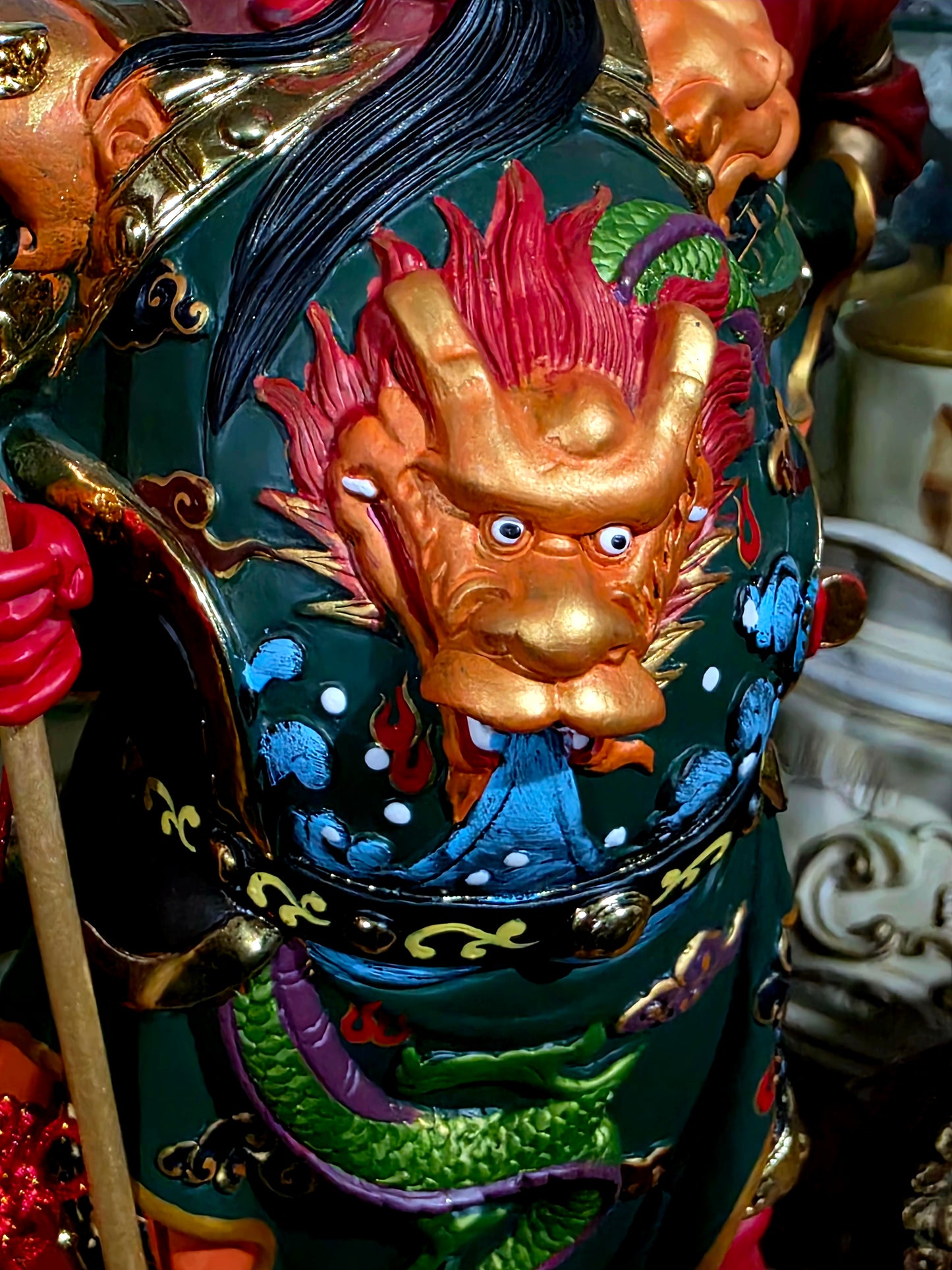 ✨ Estatua de Guan Yu – Dios de la Riqueza y la Fortuna ✨