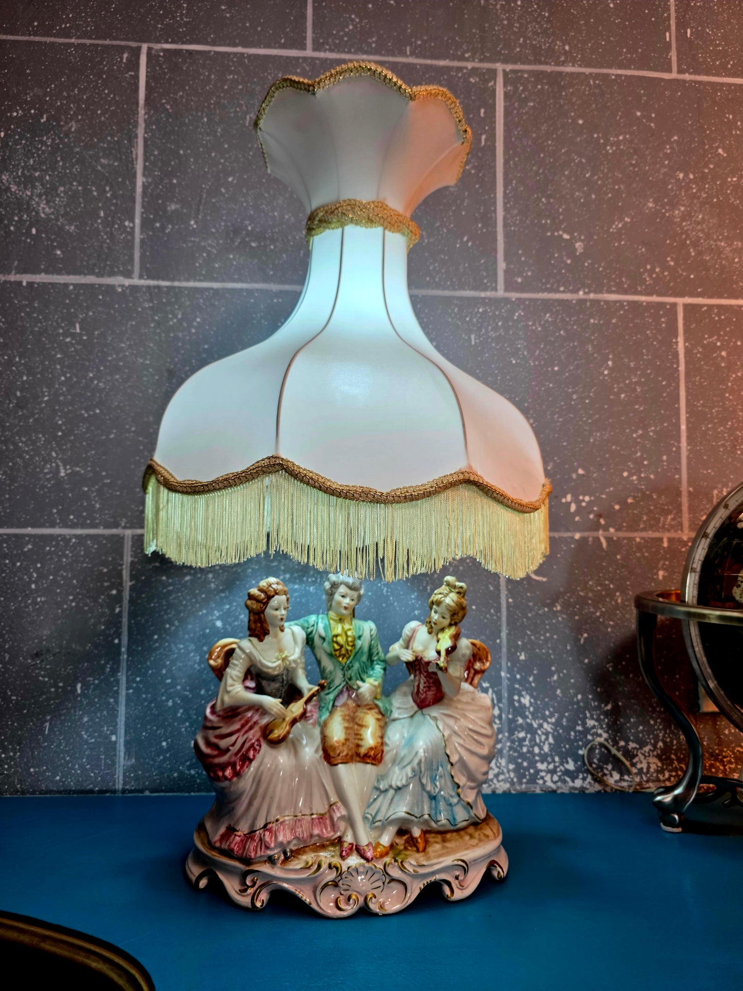 🌸Lampara de Porcelana Fina Capodimonte – Escena Musical Clásica🌸