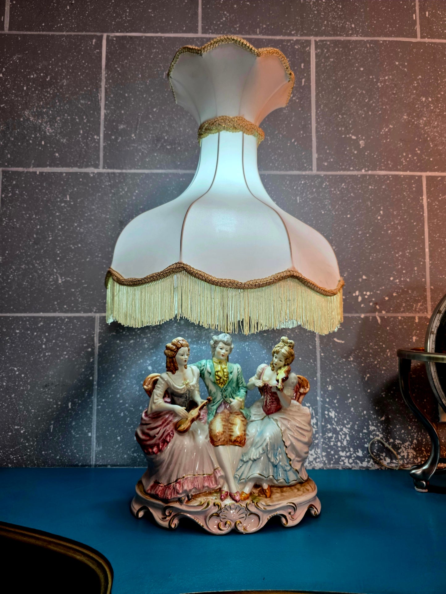 🌸Lampara de Porcelana Fina Capodimonte – Escena Musical Clásica🌸