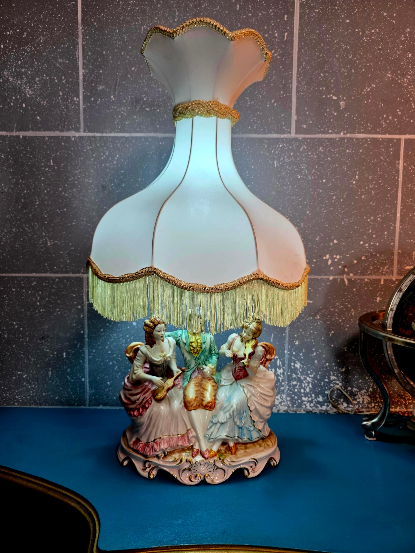 🌸Lampara de Porcelana Fina Capodimonte – Escena Musical Clásica🌸