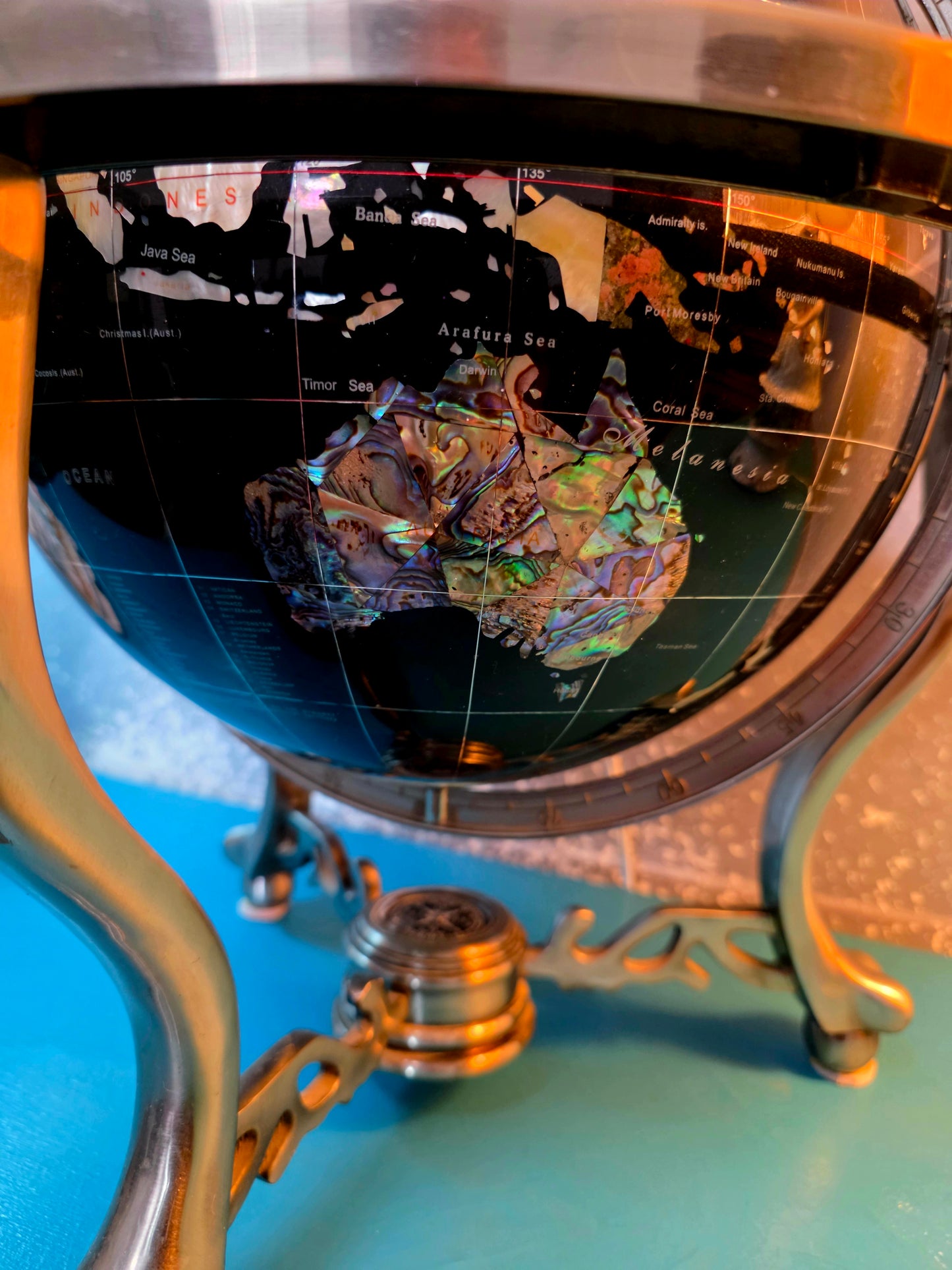 🌍 Globo Decorativo De Piedra Onnix – Elegancia Geográfica con Alma Clásica