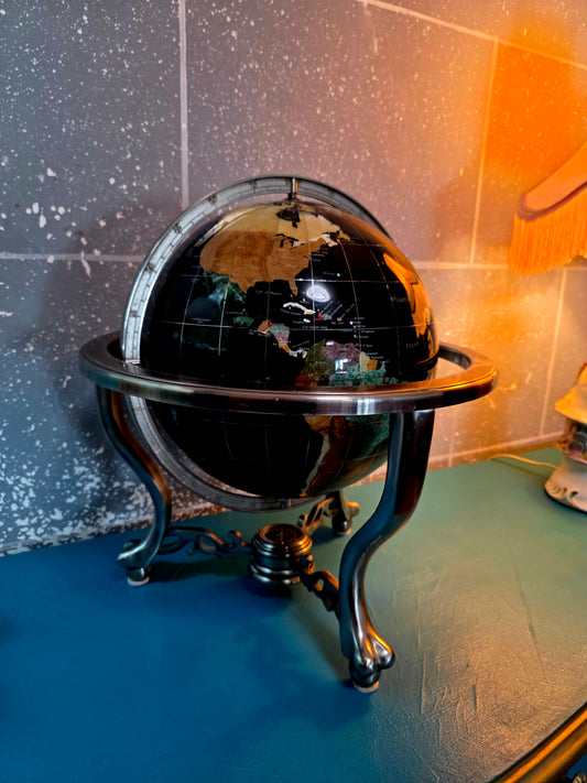 🌍 Globo Decorativo De Piedra Onnix – Elegancia Geográfica con Alma Clásica