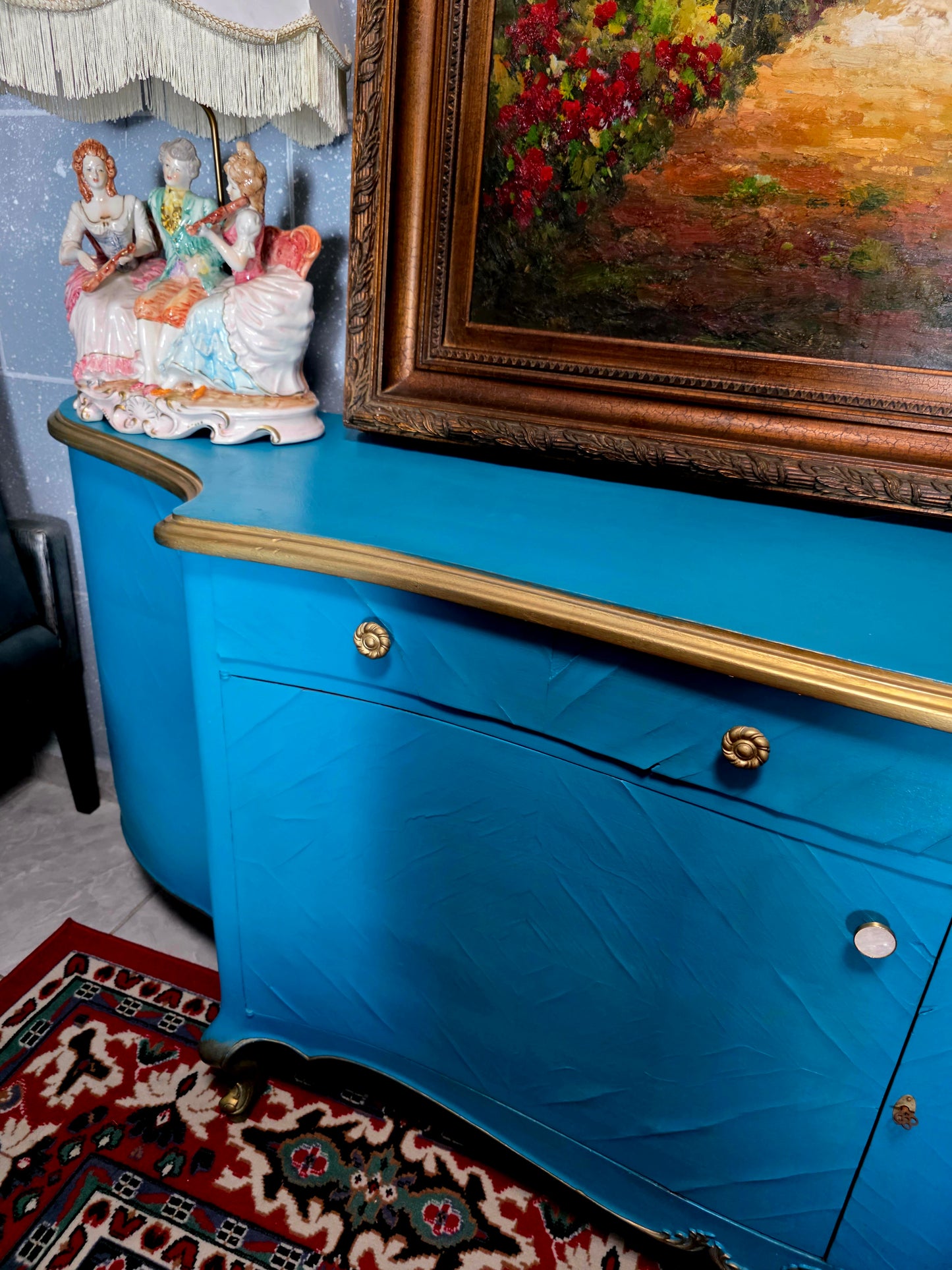 🌿¡Bufetero Antiguo: Una Obra de Elegancia Disponible en Rosarito Antiques!🌿
