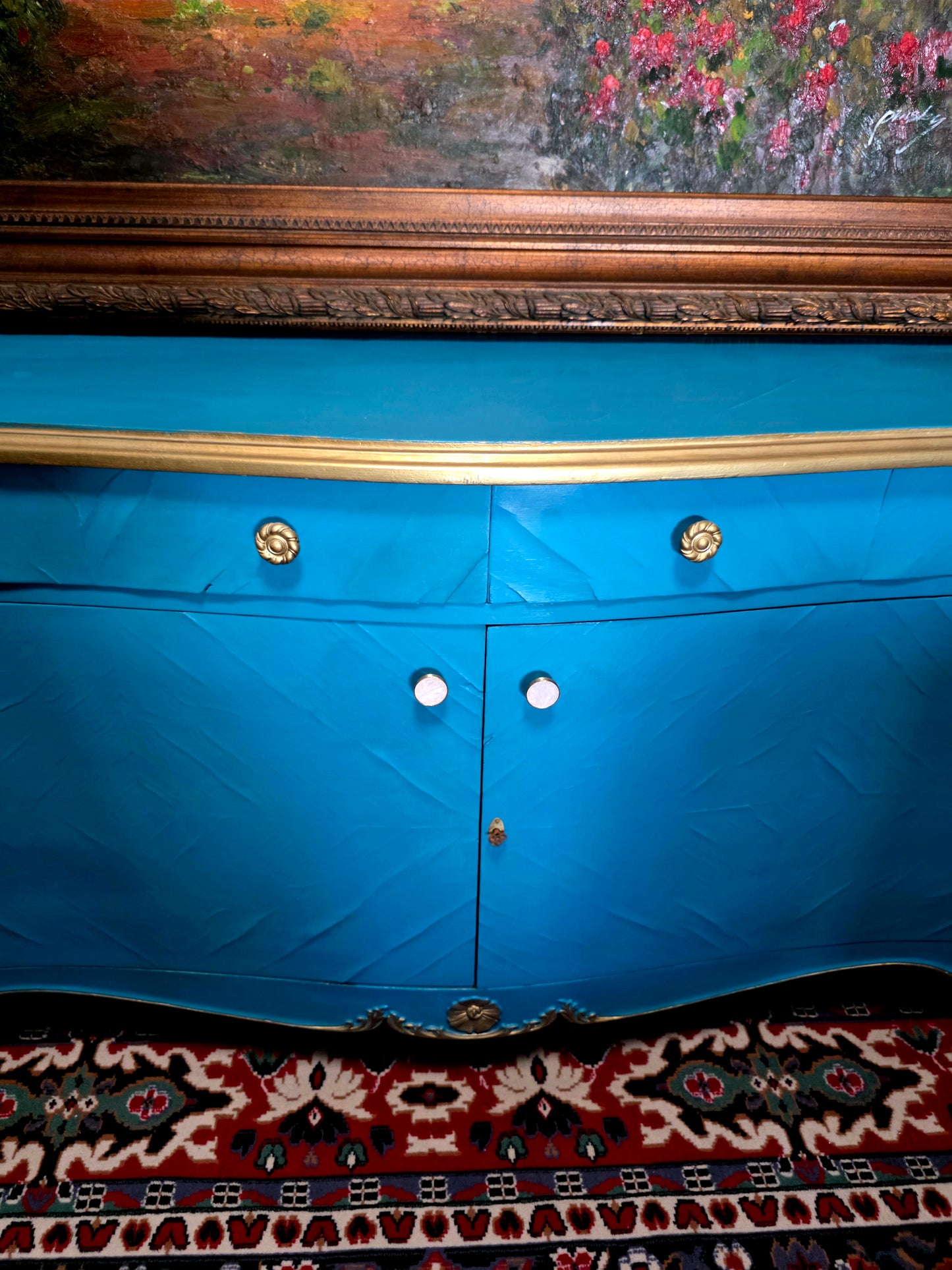 🌿¡Bufetero Antiguo: Una Obra de Elegancia Disponible en Rosarito Antiques!🌿