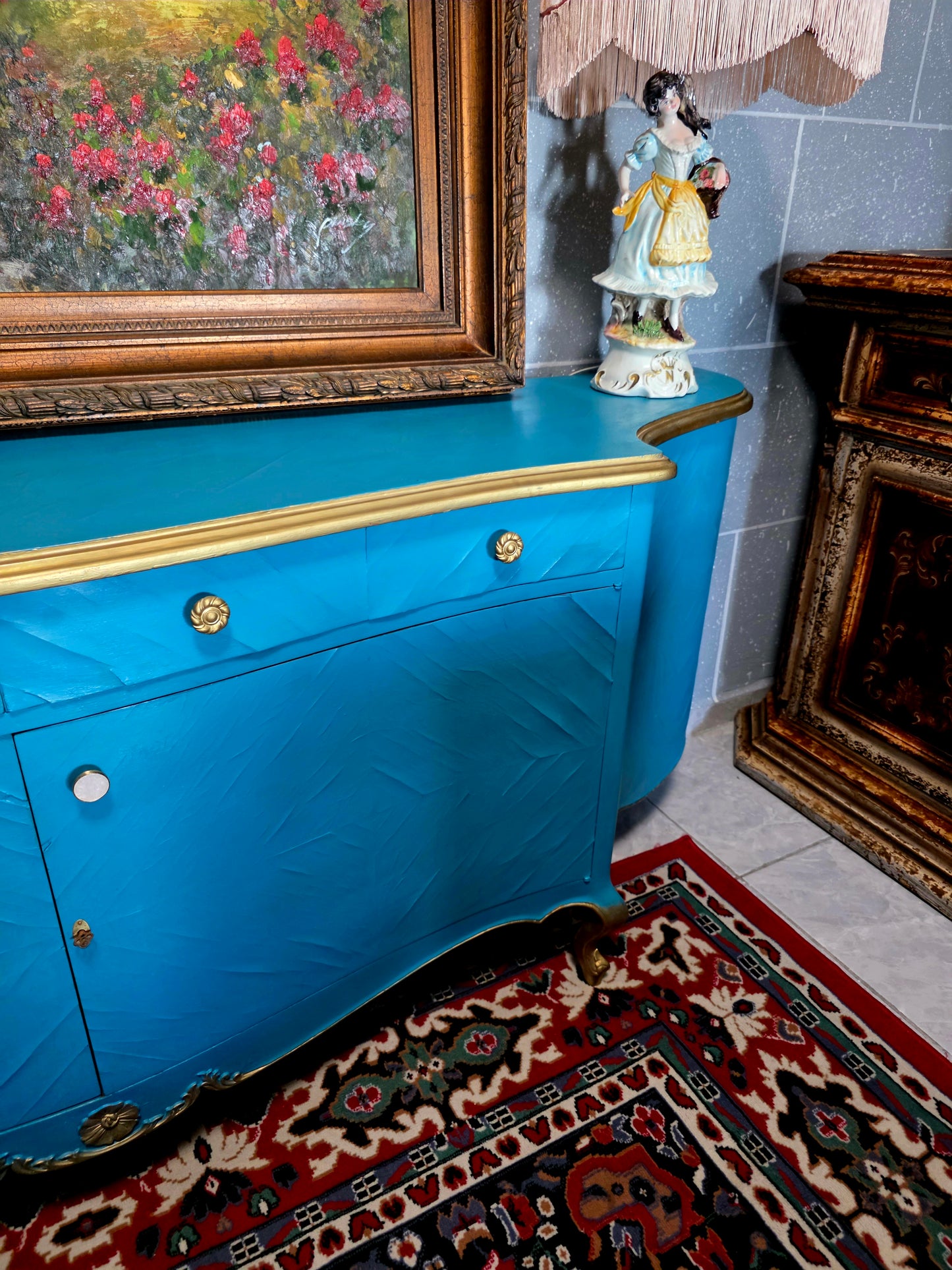🌿¡Bufetero Antiguo: Una Obra de Elegancia Disponible en Rosarito Antiques!🌿