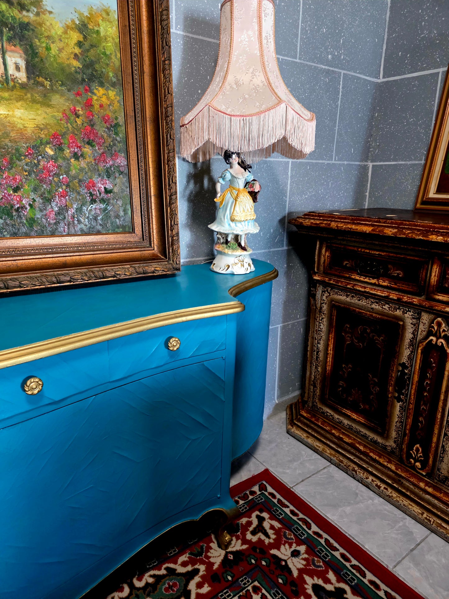 🌿¡Bufetero Antiguo: Una Obra de Elegancia Disponible en Rosarito Antiques!🌿