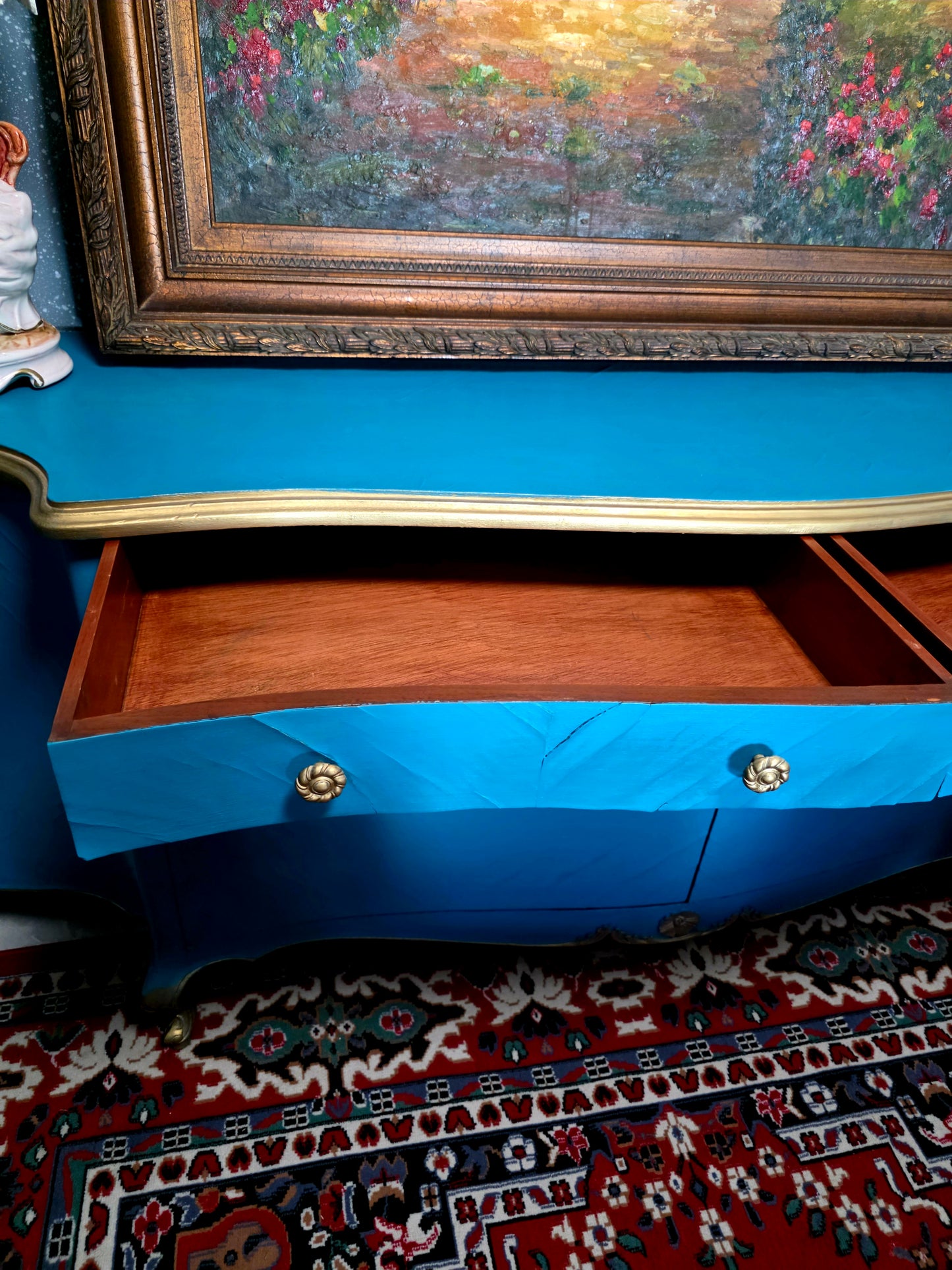 🌿¡Bufetero Antiguo: Una Obra de Elegancia Disponible en Rosarito Antiques!🌿