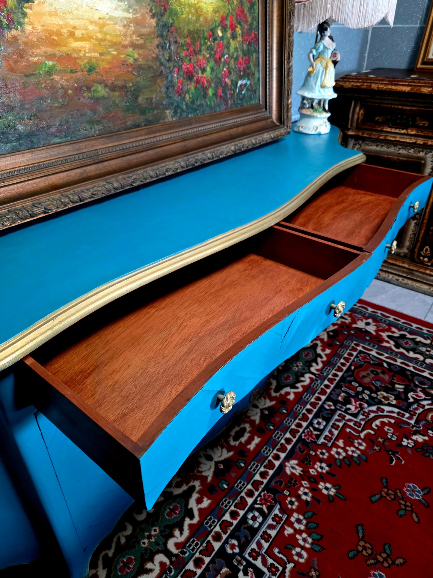 🌿¡Bufetero Antiguo: Una Obra de Elegancia Disponible en Rosarito Antiques!🌿