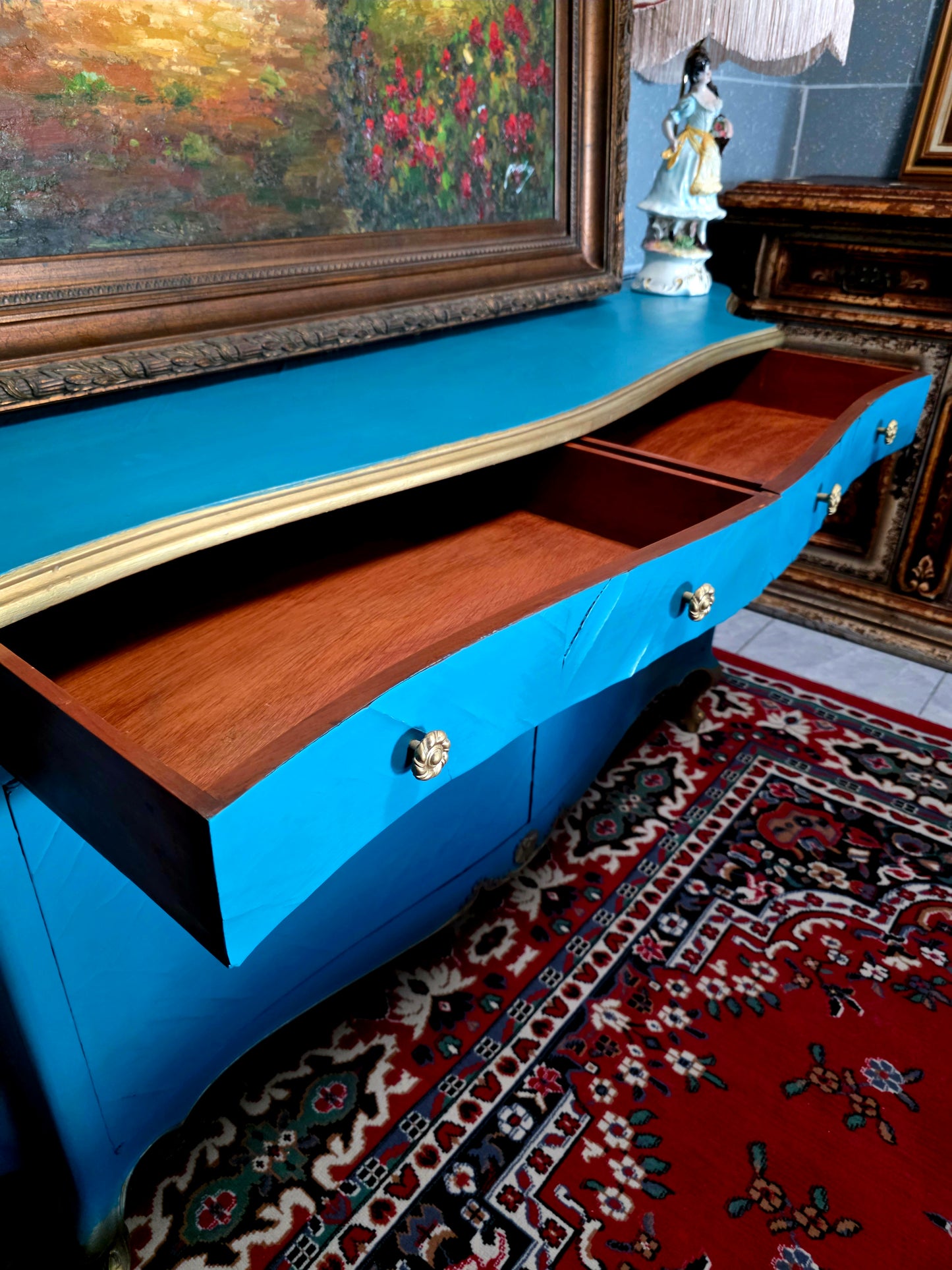 🌿¡Bufetero Antiguo: Una Obra de Elegancia Disponible en Rosarito Antiques!🌿