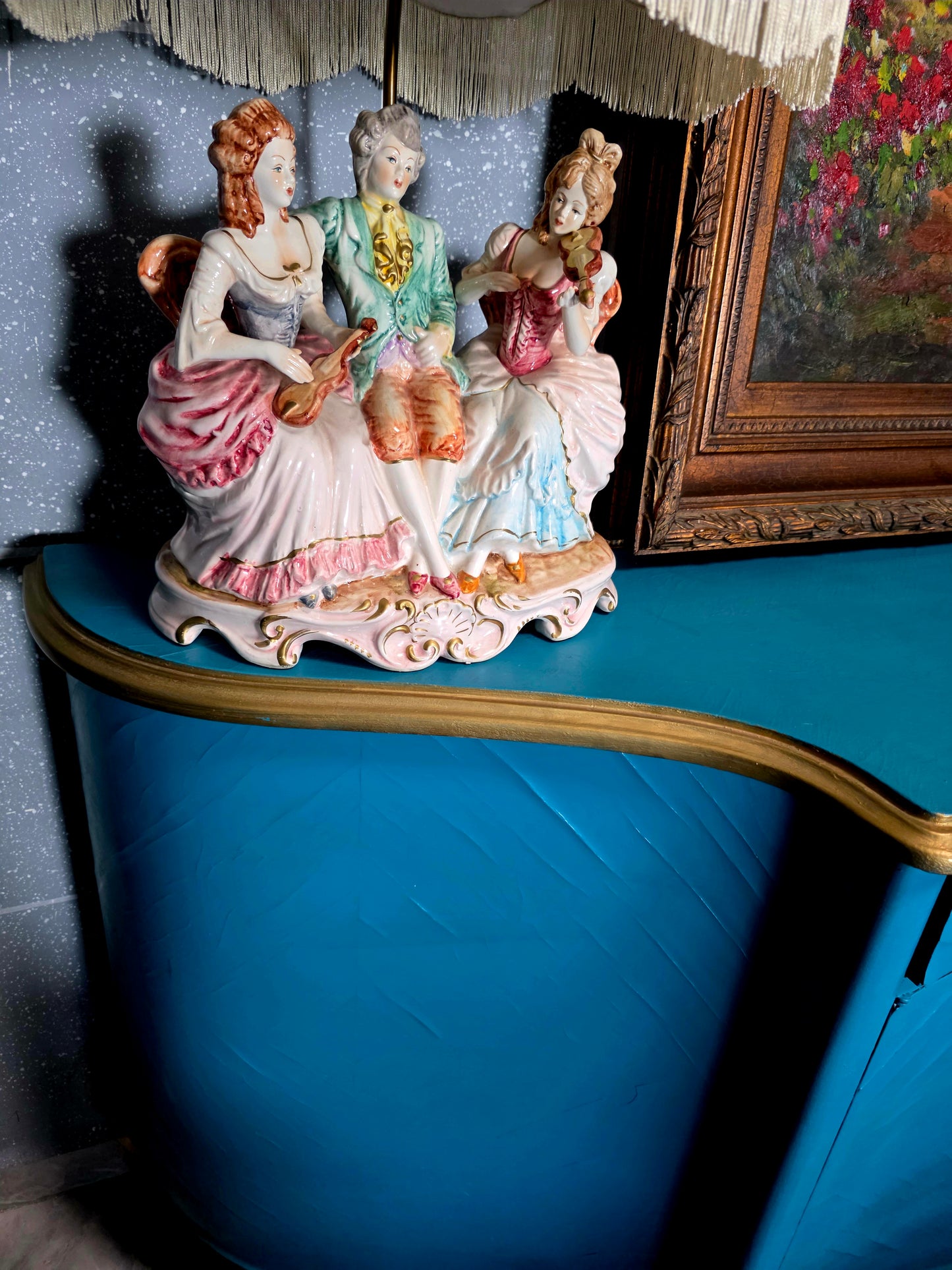 🌿¡Bufetero Antiguo: Una Obra de Elegancia Disponible en Rosarito Antiques!🌿
