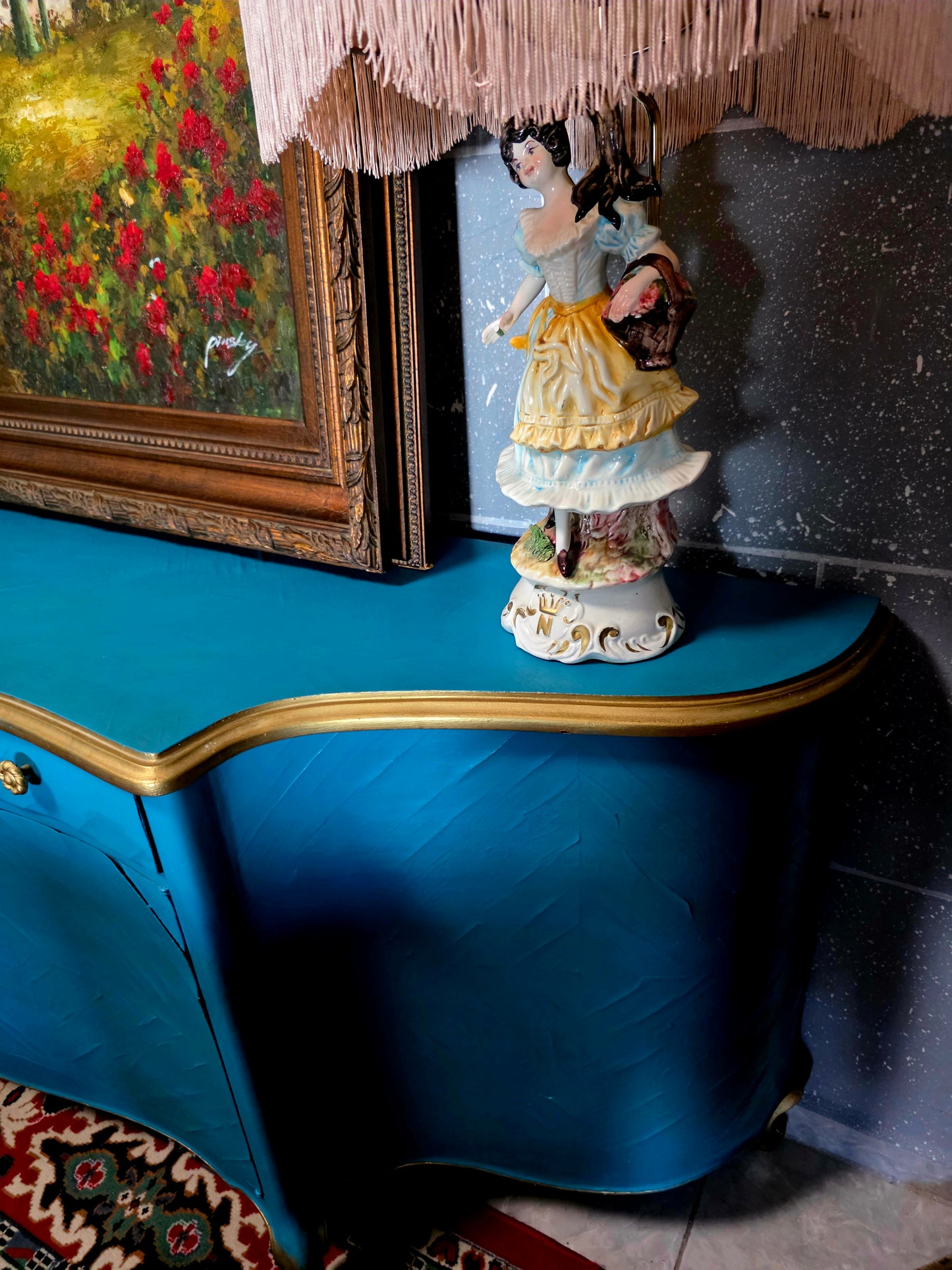 🌿¡Bufetero Antiguo: Una Obra de Elegancia Disponible en Rosarito Antiques!🌿