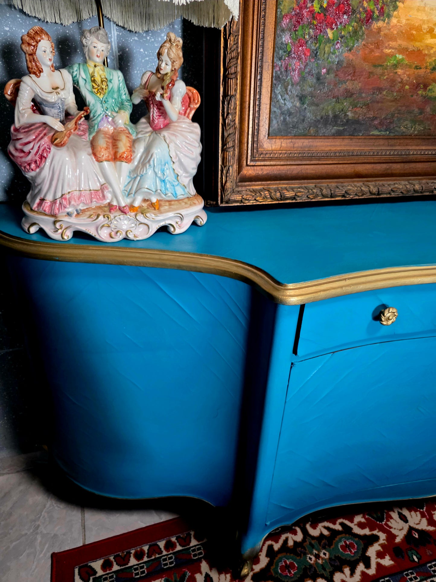 🌿¡Bufetero Antiguo: Una Obra de Elegancia Disponible en Rosarito Antiques!🌿