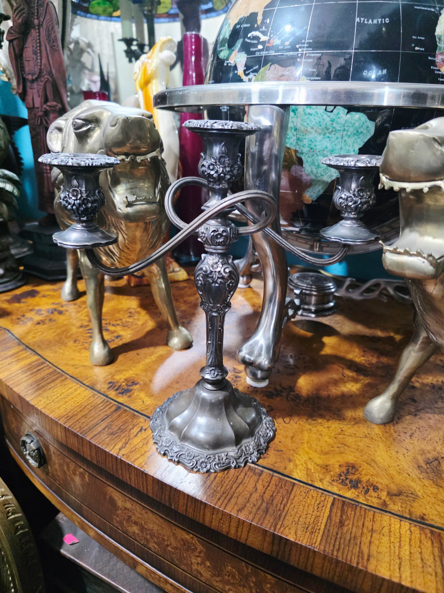 🔥🕯️🔥Candelabro Vintage de Metal Plateado de 3 apliques🔥🕯️🔥